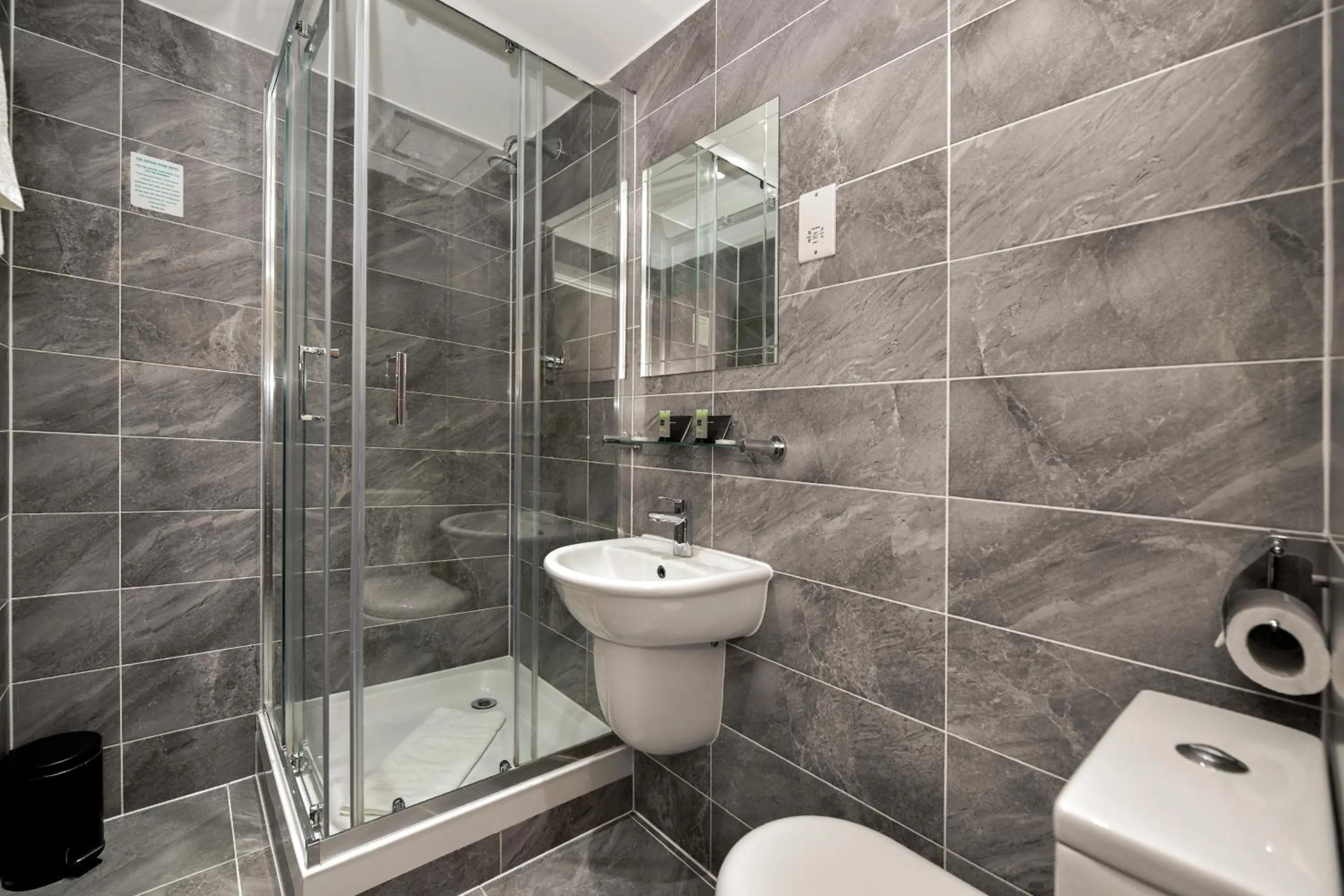 Bathroom in Queens Park Hotel