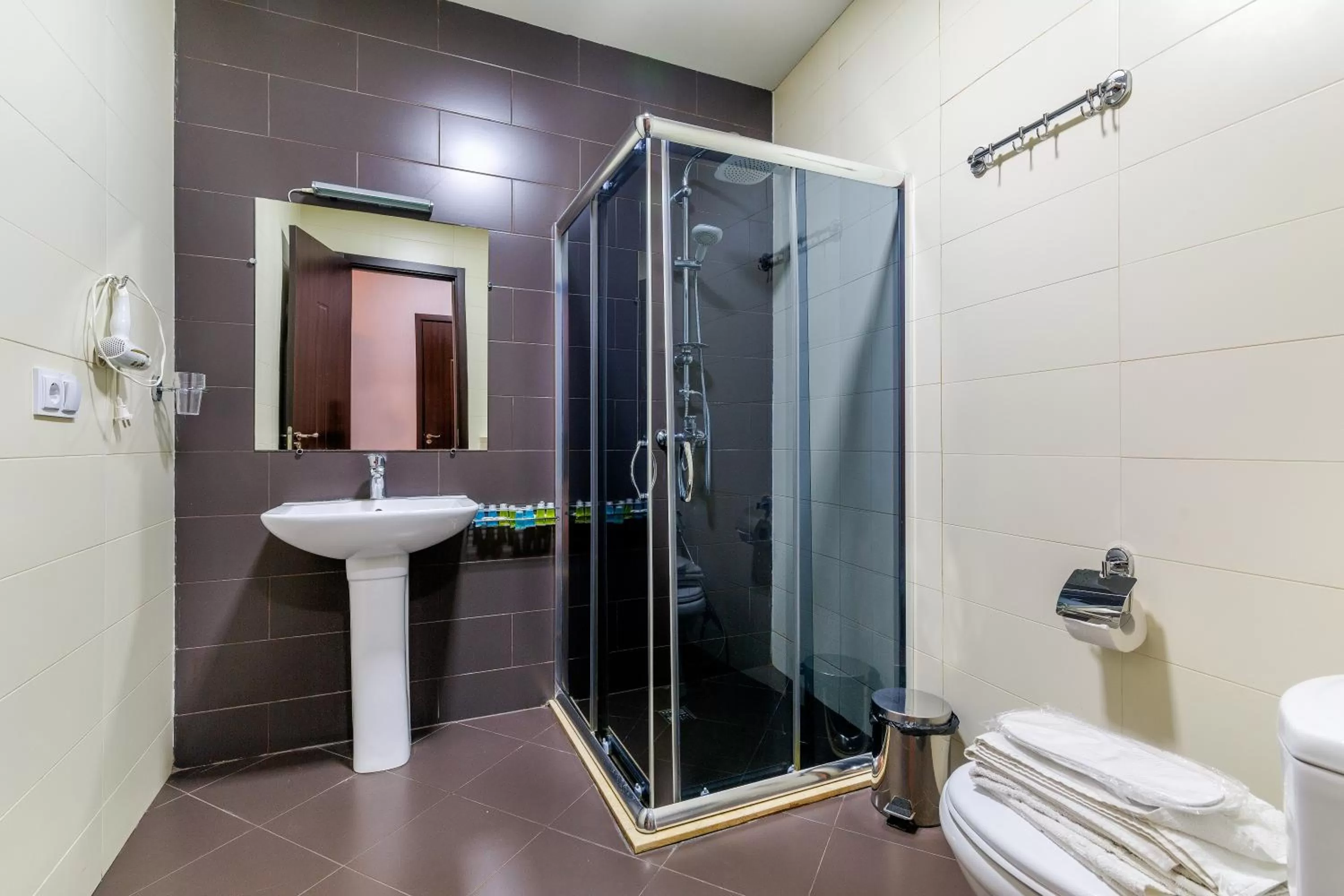 Shower in Hotel Marlyn