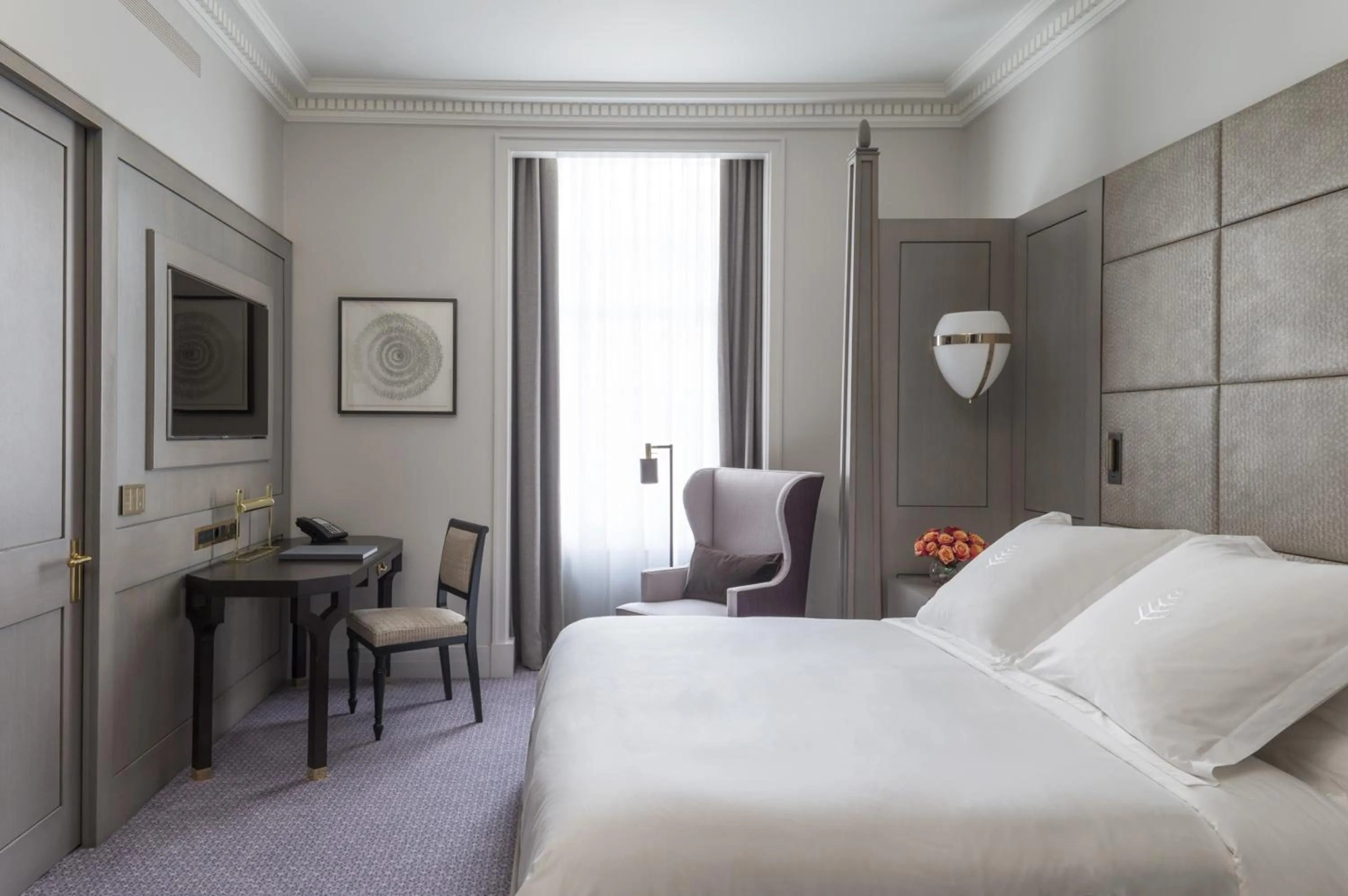 Bedroom, Bed in Four Seasons Hotel London at Tower Bridge