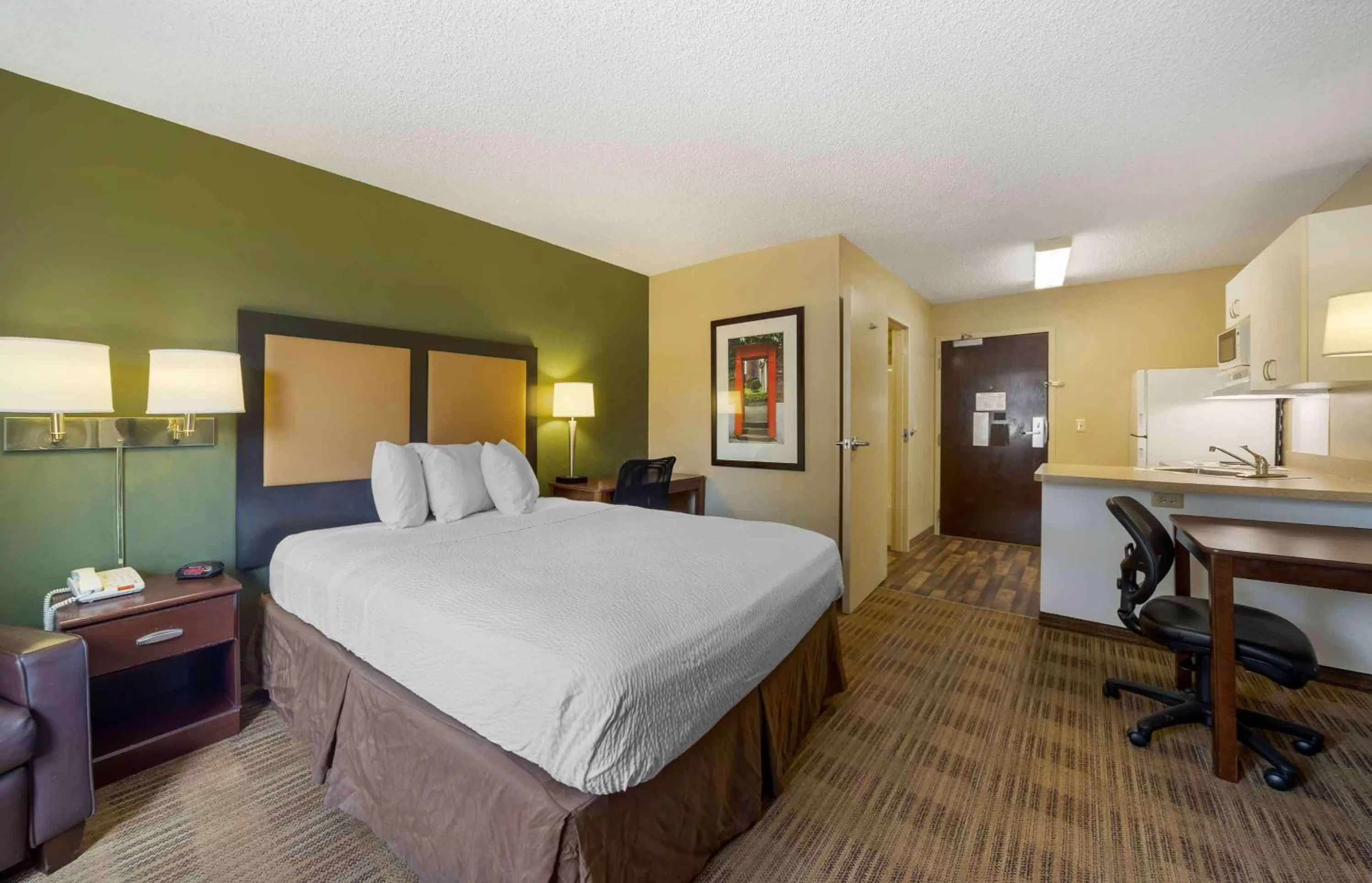 Bedroom, Bed in Extended Stay America Suites - Oklahoma City - NW Expressway