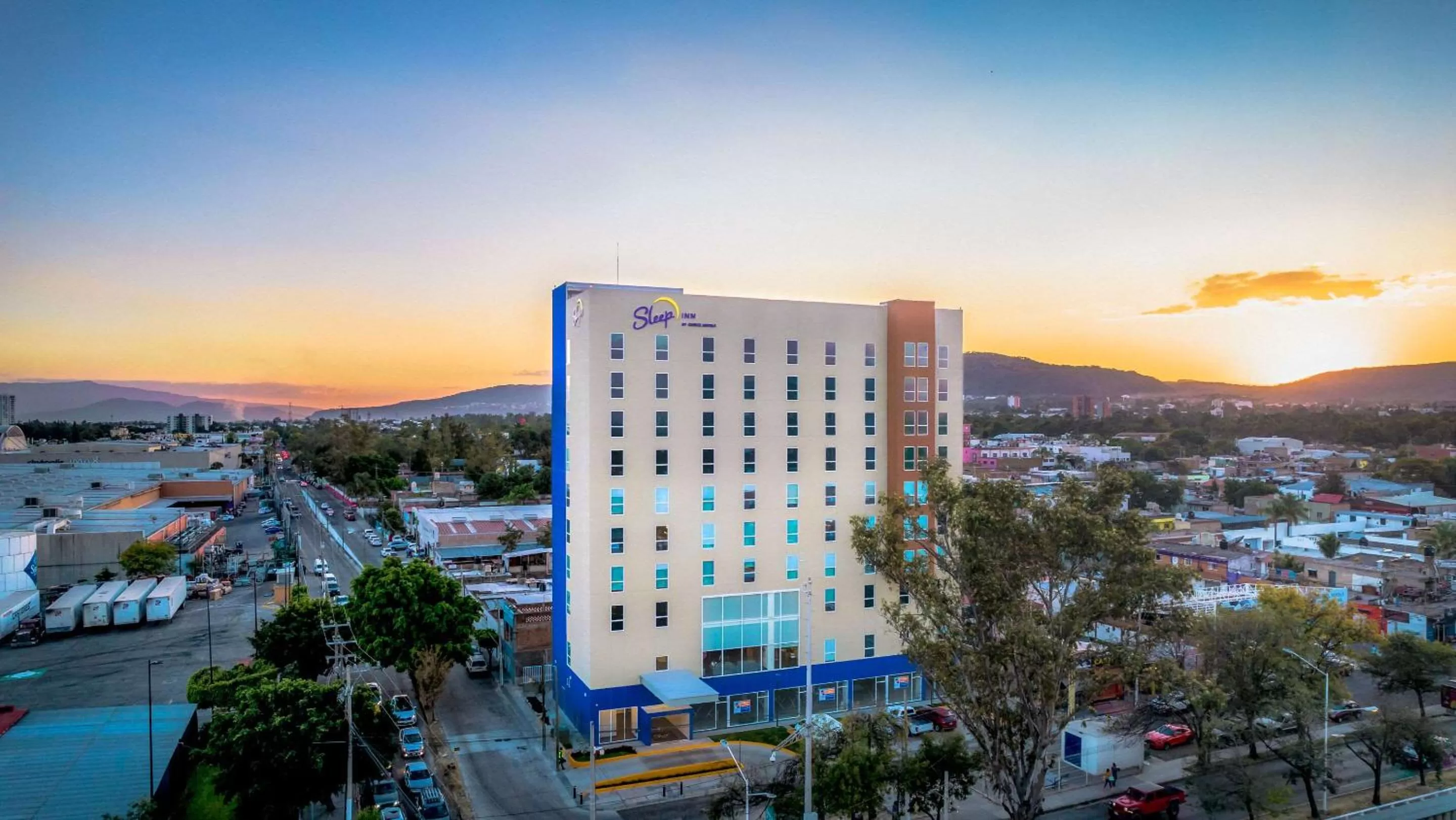 Property building in Sleep Inn Guadalajara Galerias