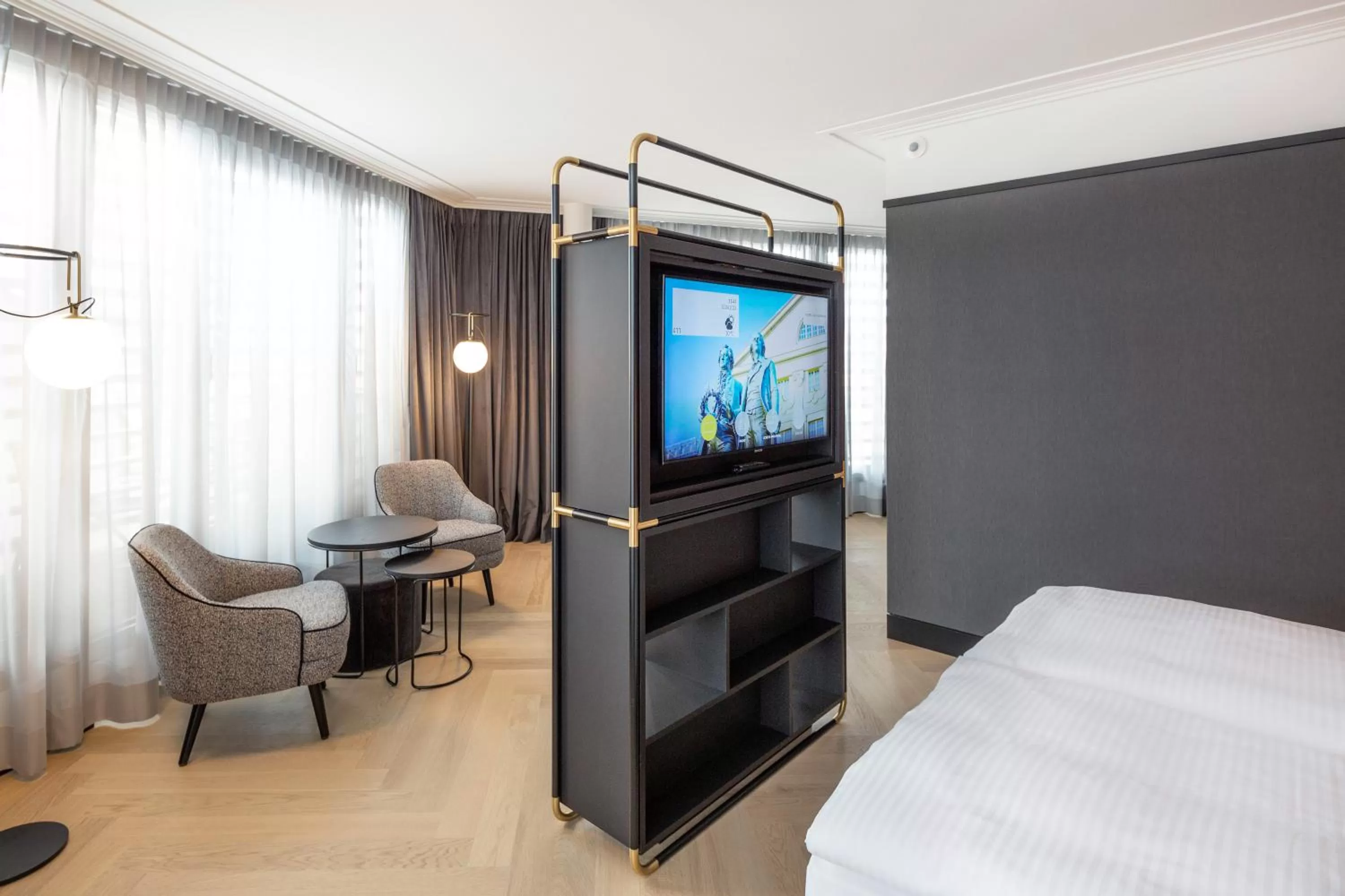 TV and multimedia, Bed in Hotel Schillerhof, Weimar