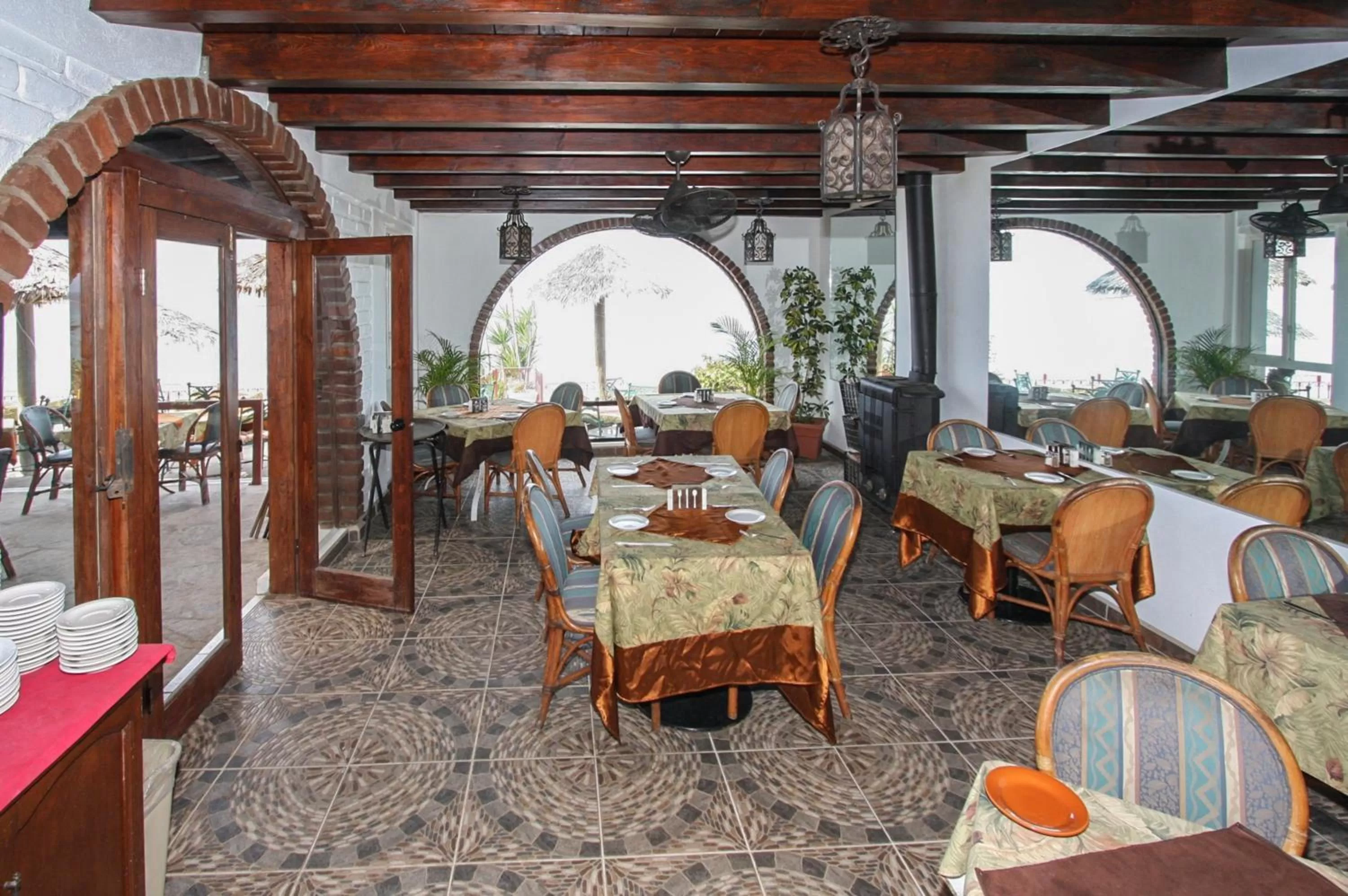 Restaurant/places to eat in Poco Cielo Hotel