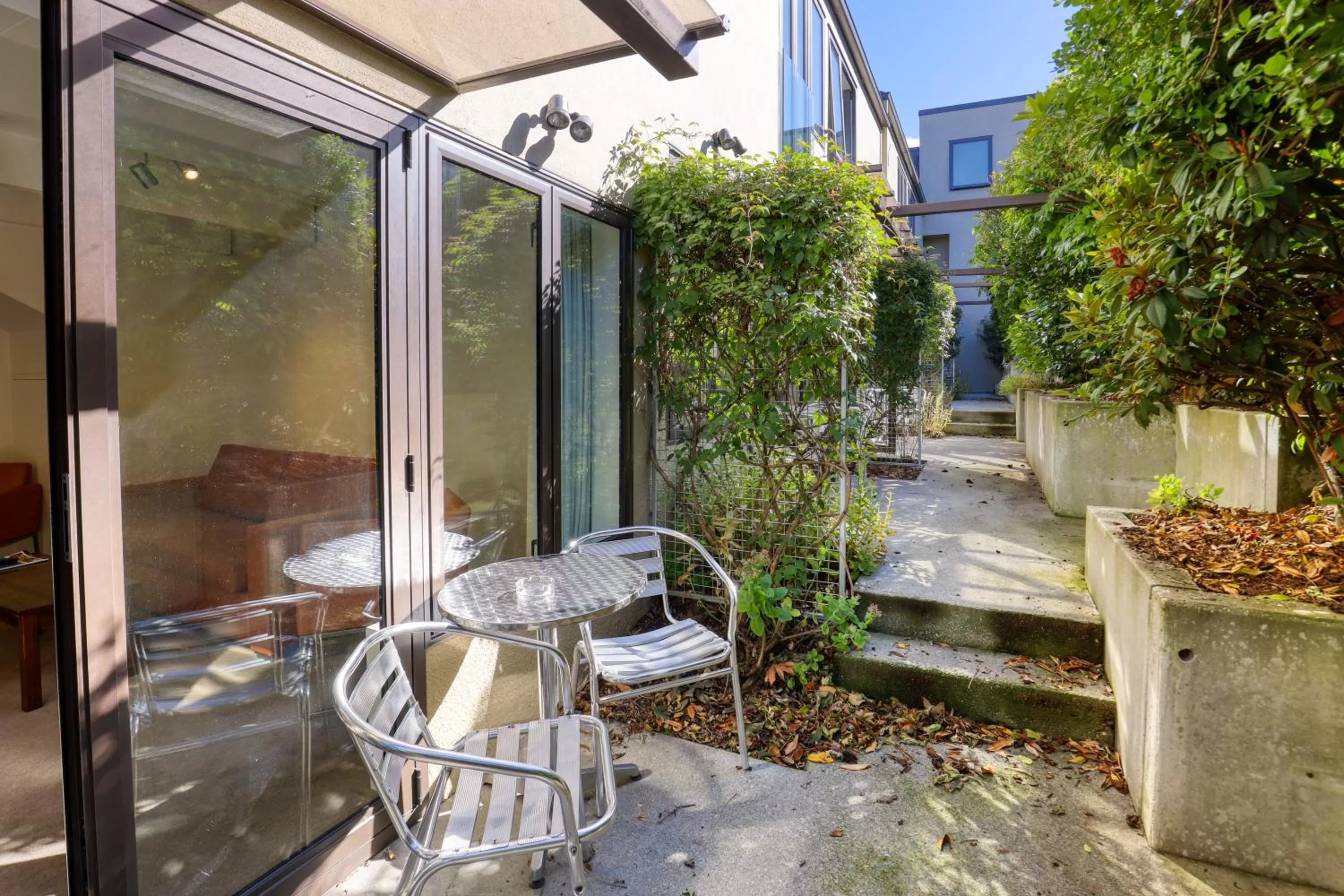 Patio in Garden Court Suites & Apartments