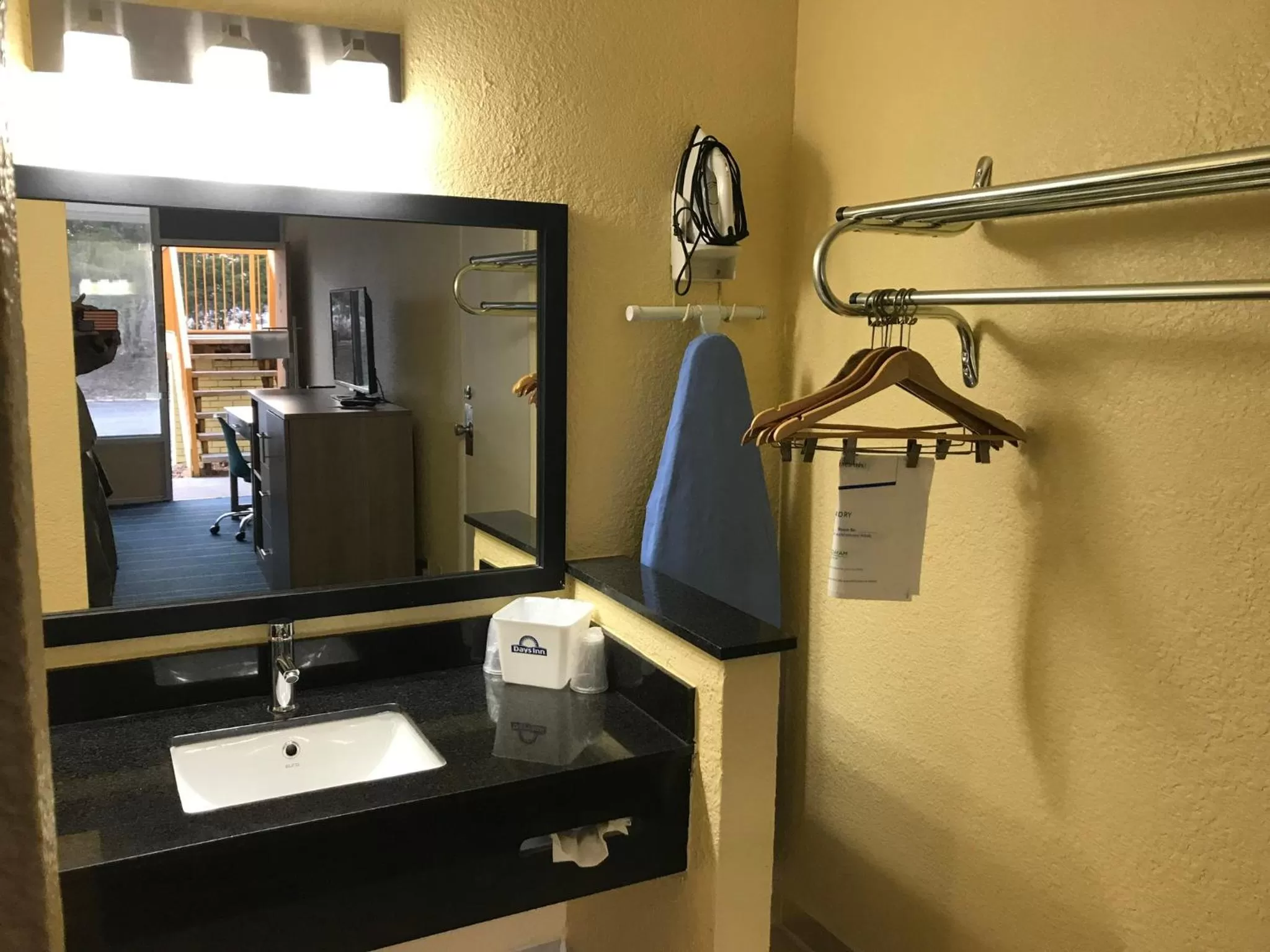 Hot Tub in Days Inn by Wyndham Salem, Illinois