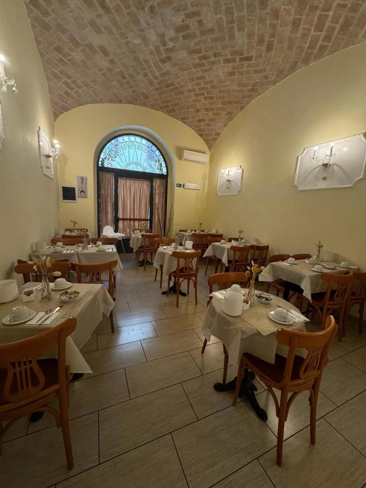 Restaurant/places to eat in Hotel RomAntica