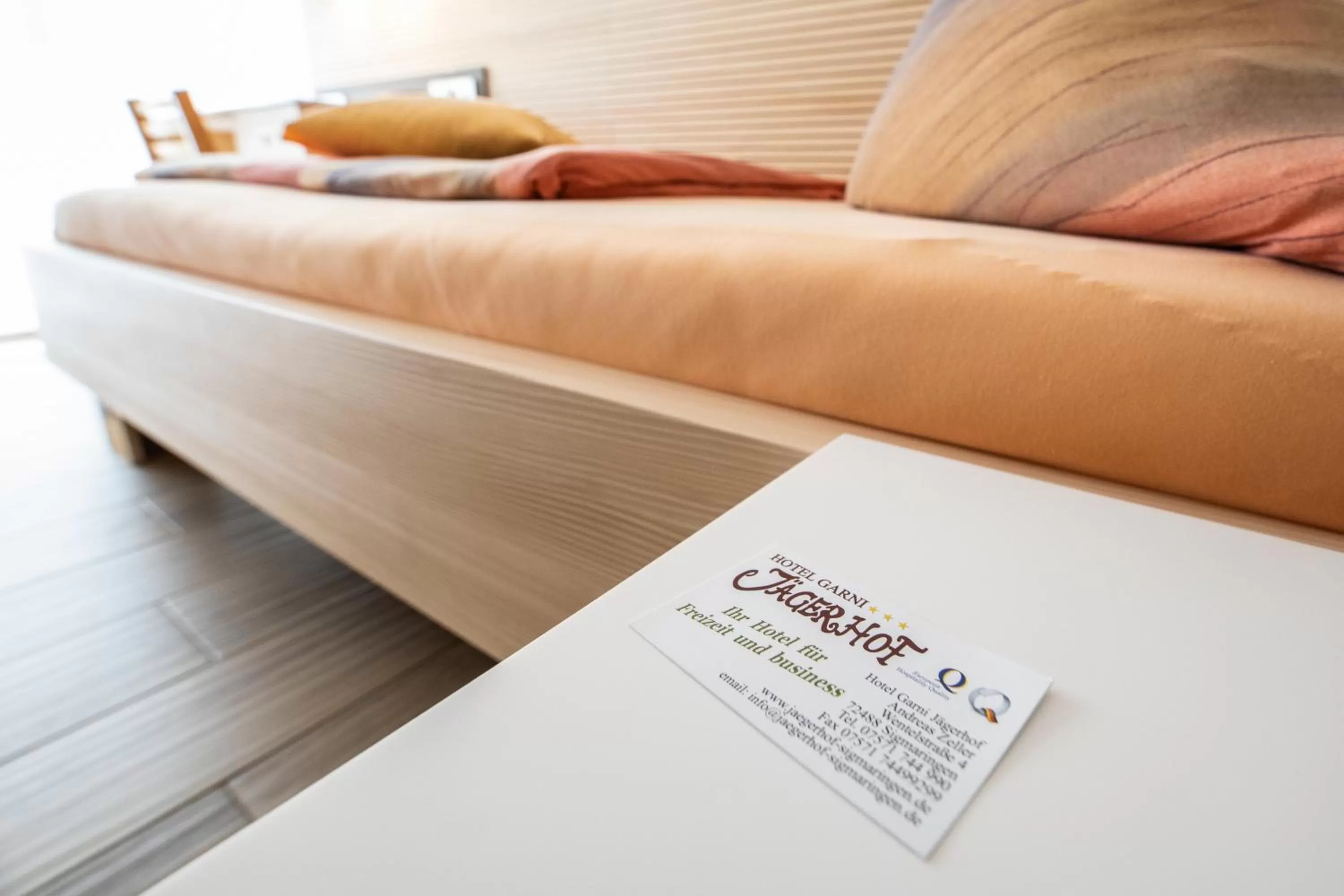 Seating area, Bed in Hotel Garni Jägerhof