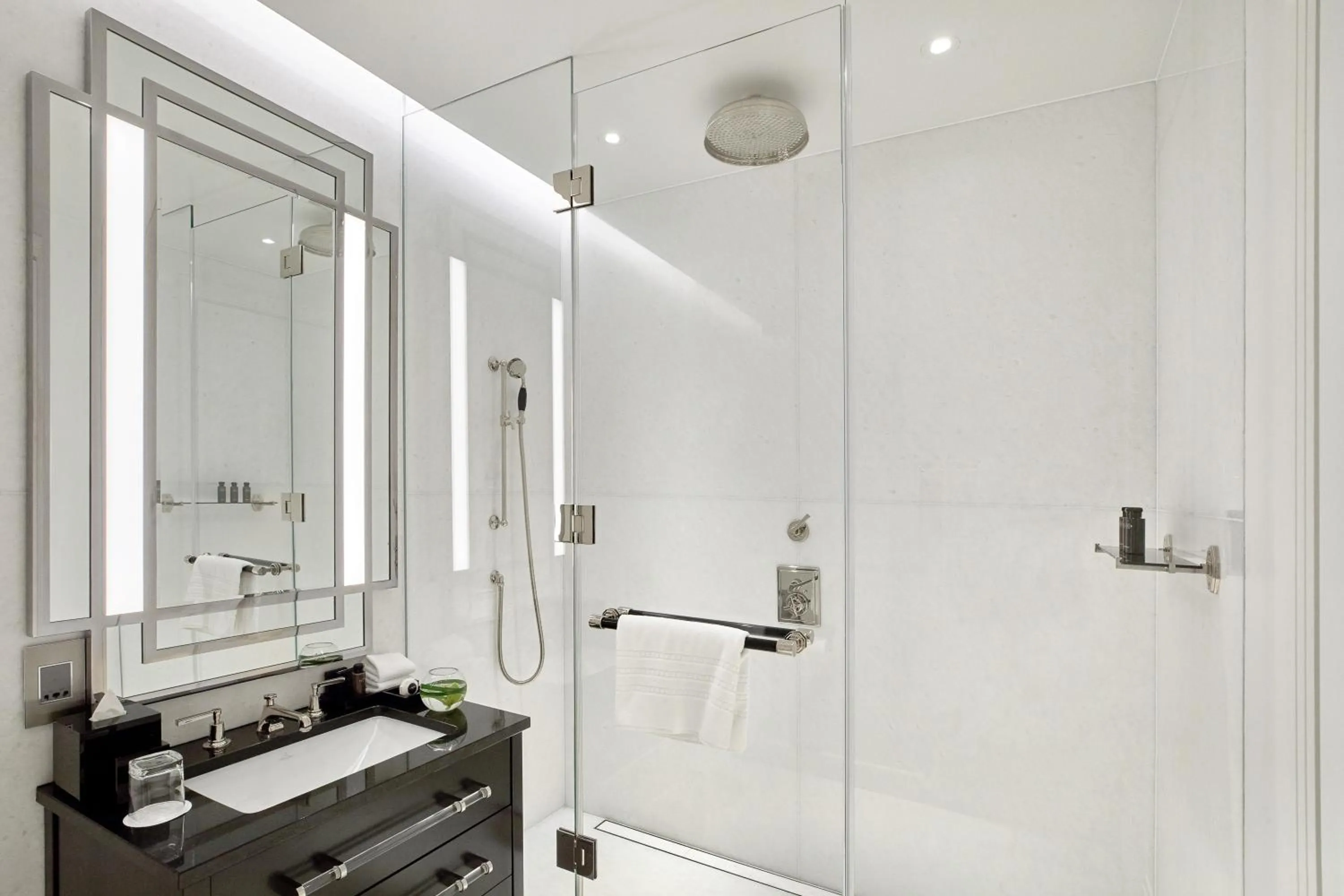 Bathroom in Four Seasons Hotel London at Tower Bridge