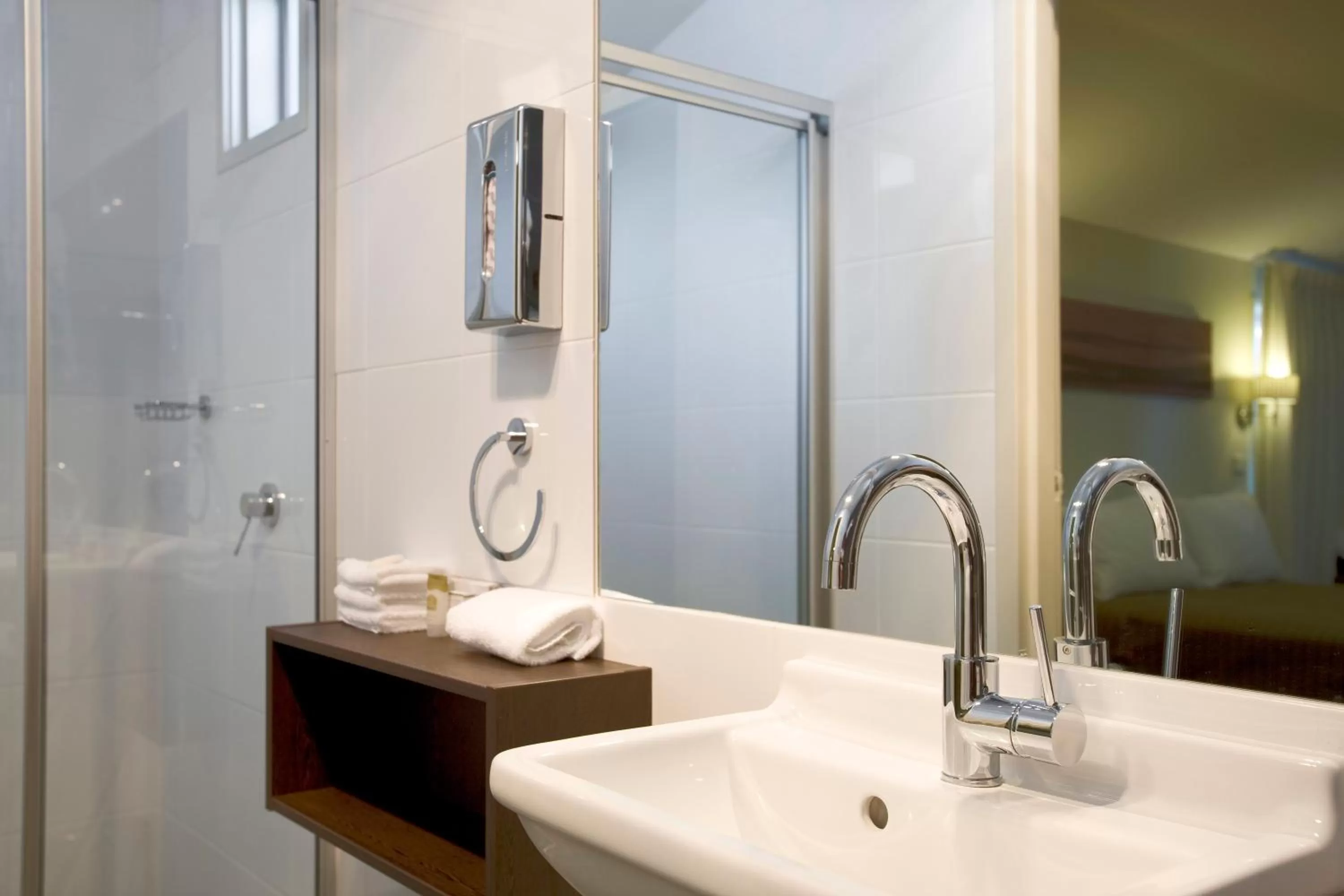 Bathroom in ibis Styles Canberra Tall Trees