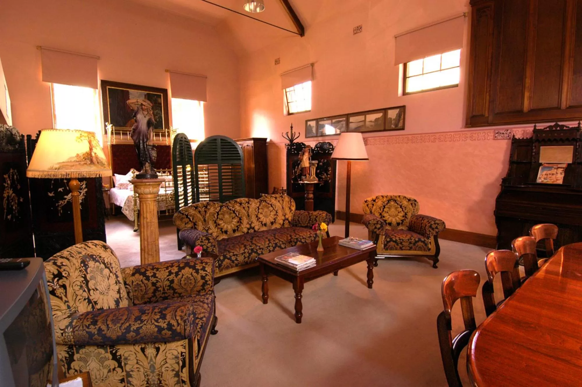 Dining area in North Adelaide Heritage Cottages & Apartments