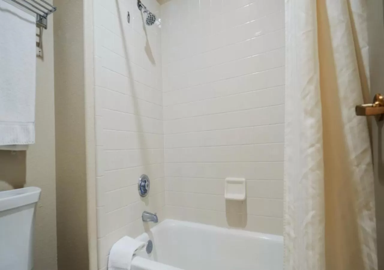 Toilet in Bell Rock Inn