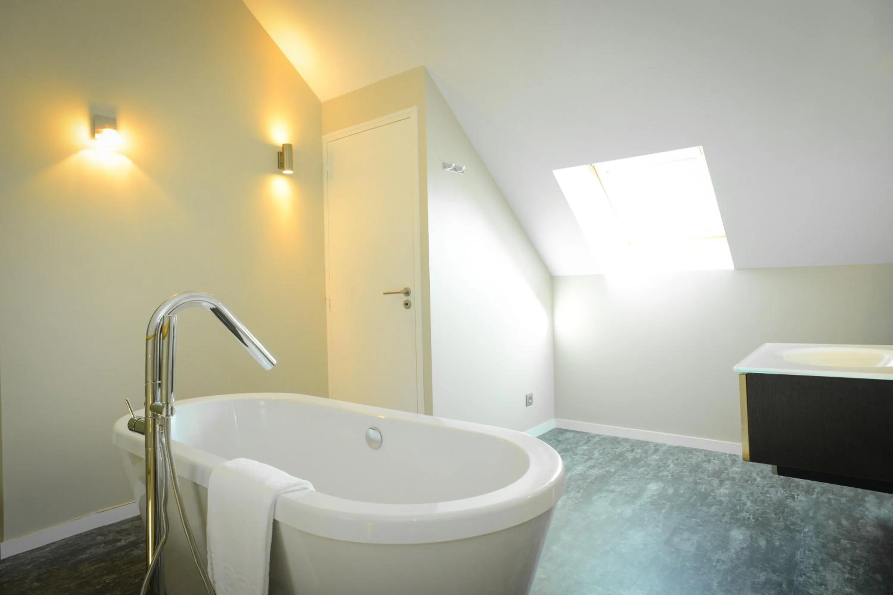 Bathroom in Logis Hôtel Restaurant l'Auberge Normande