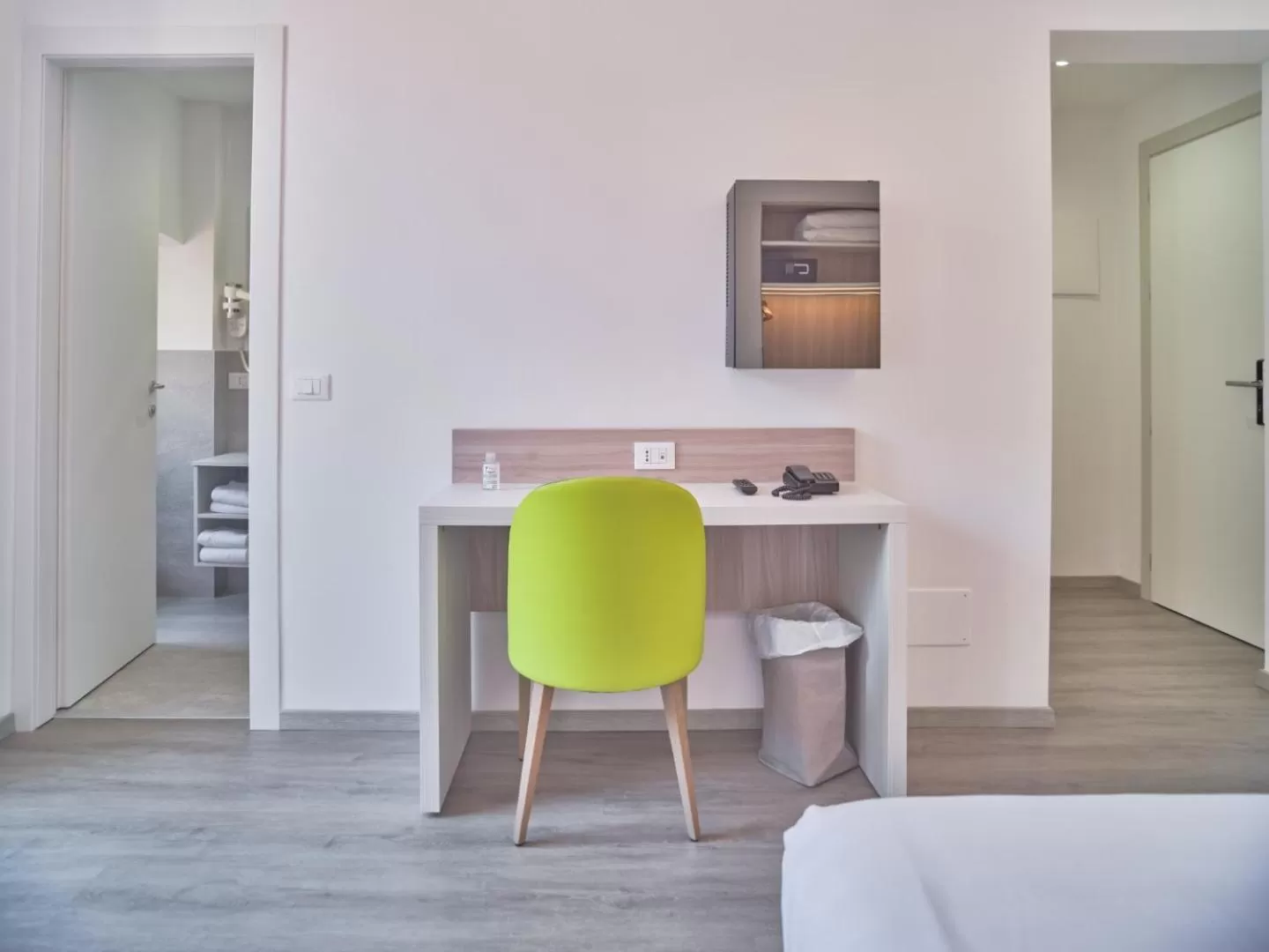 Communal lounge/ TV room, TV/Entertainment Center in Hotel Medusa