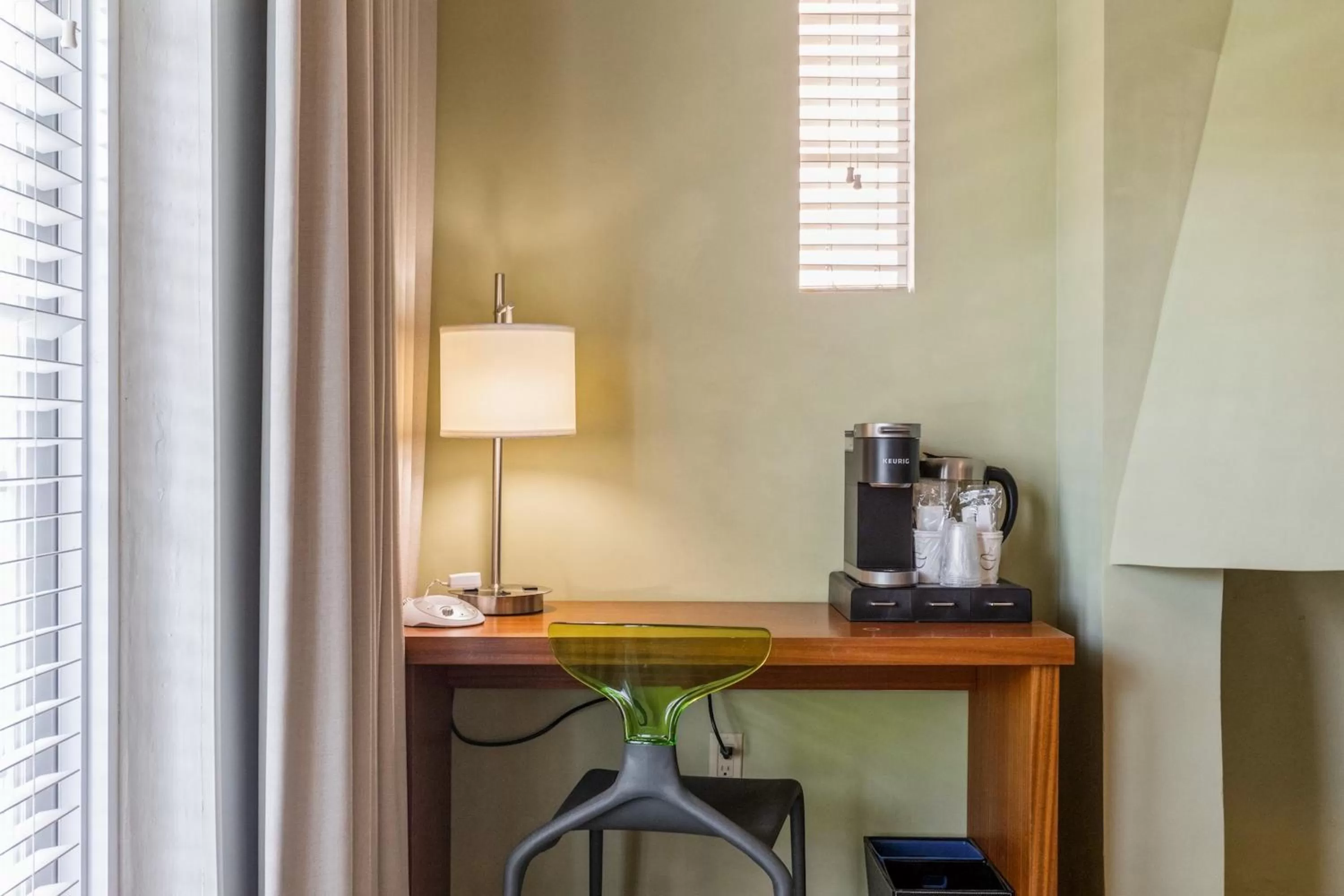 Coffee/tea facilities in Kasa El Paseo Miami Beach