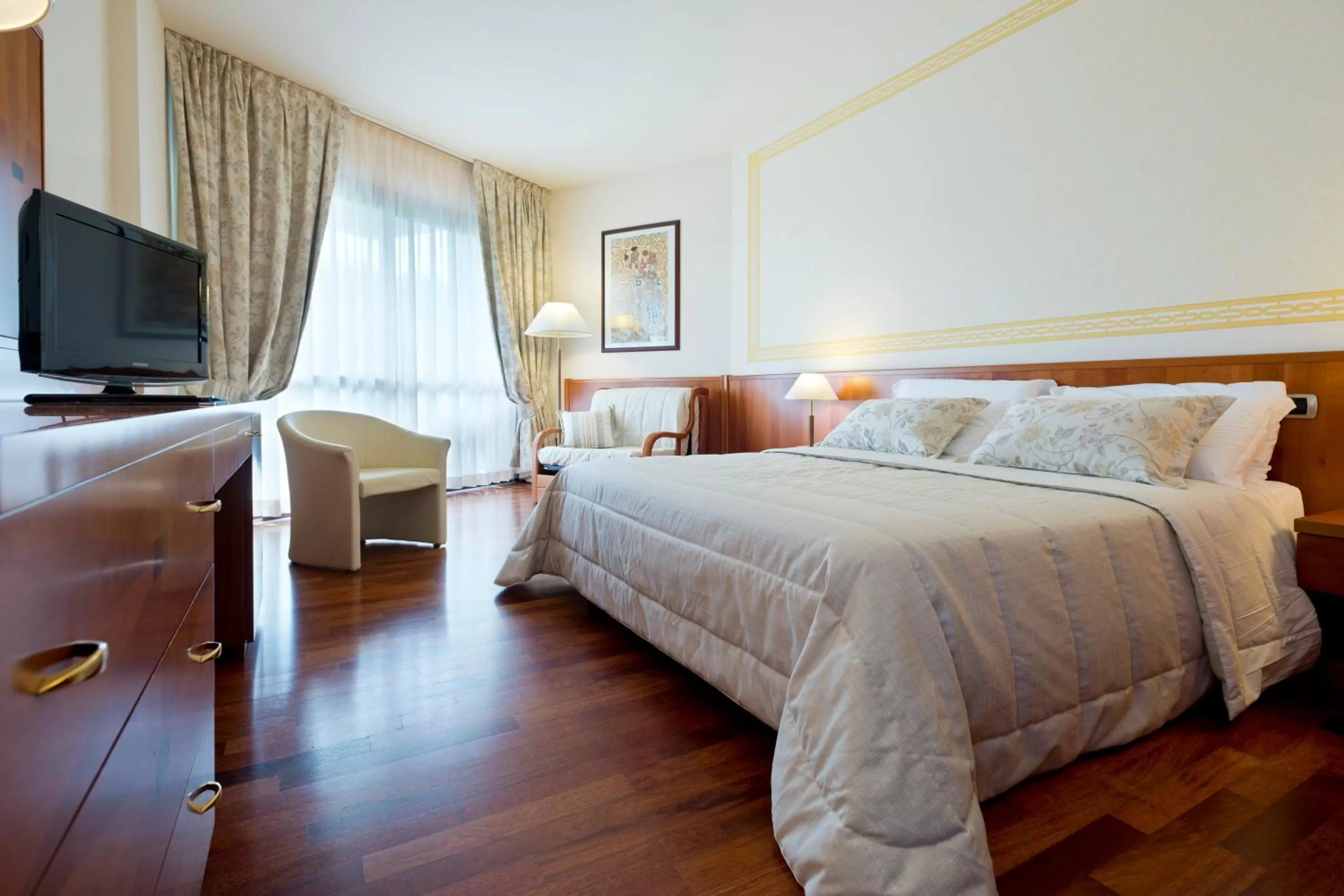 Bed in Savoy Beach Hotel & Thermal Spa