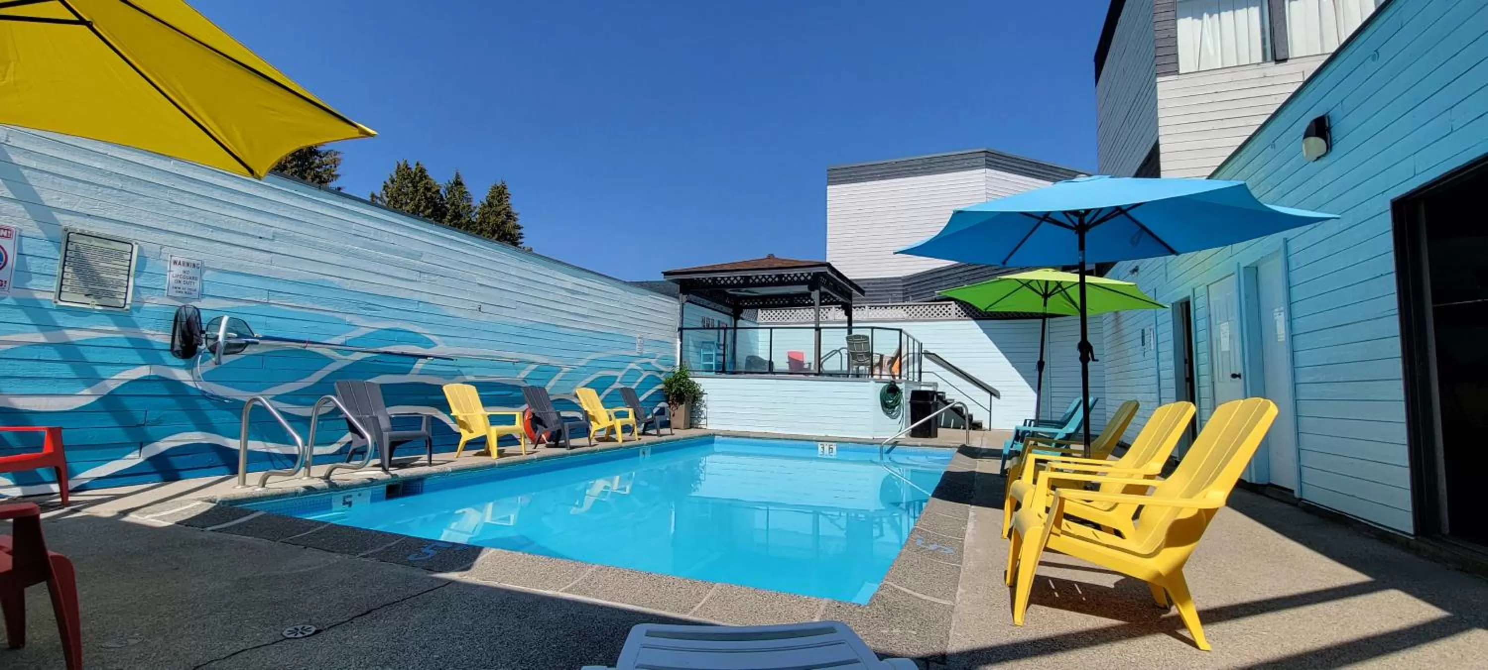Swimming pool in The Cedars Inn Hotel & Convention Centre
