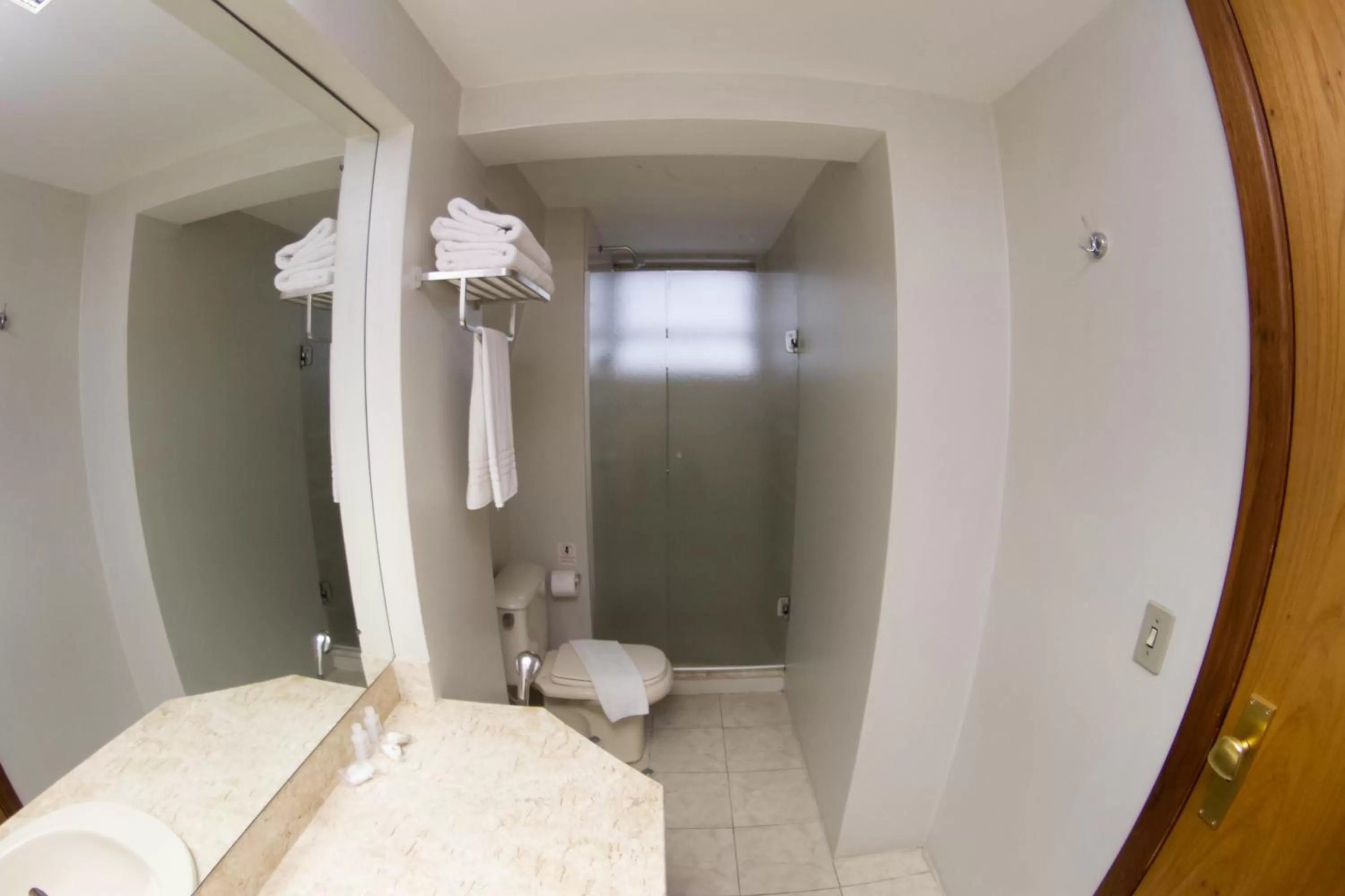 Bathroom in Embaixador Hotel & Centro de Eventos by Fast10