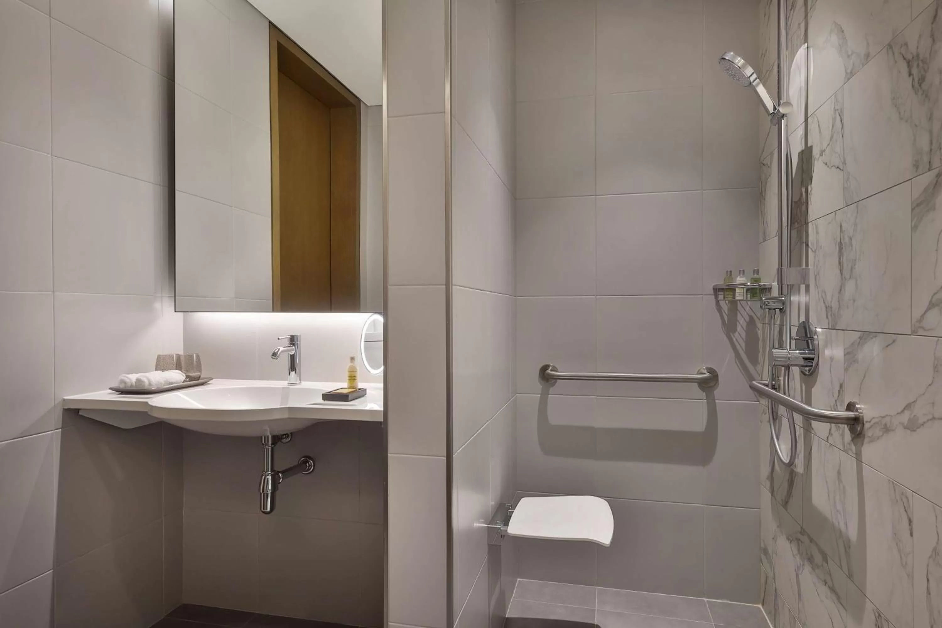 King Studio - Disabilty Access in Doubletree By Hilton Abu Dhabi Yas Island Residences