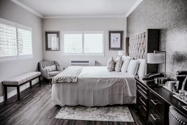 Bed in Geyserville Inn