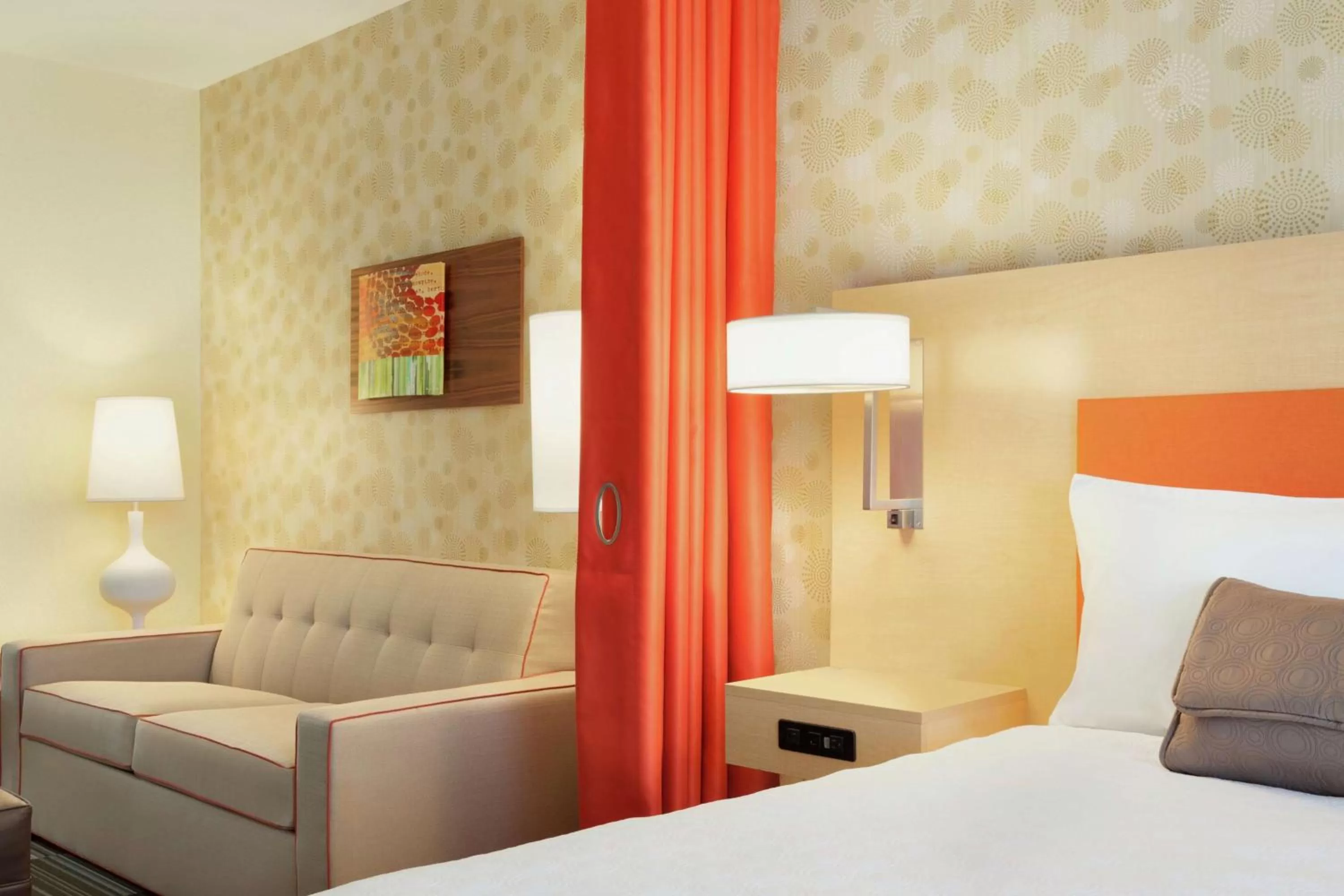 Living room, Bed in Home2 Suites by Hilton Stillwater