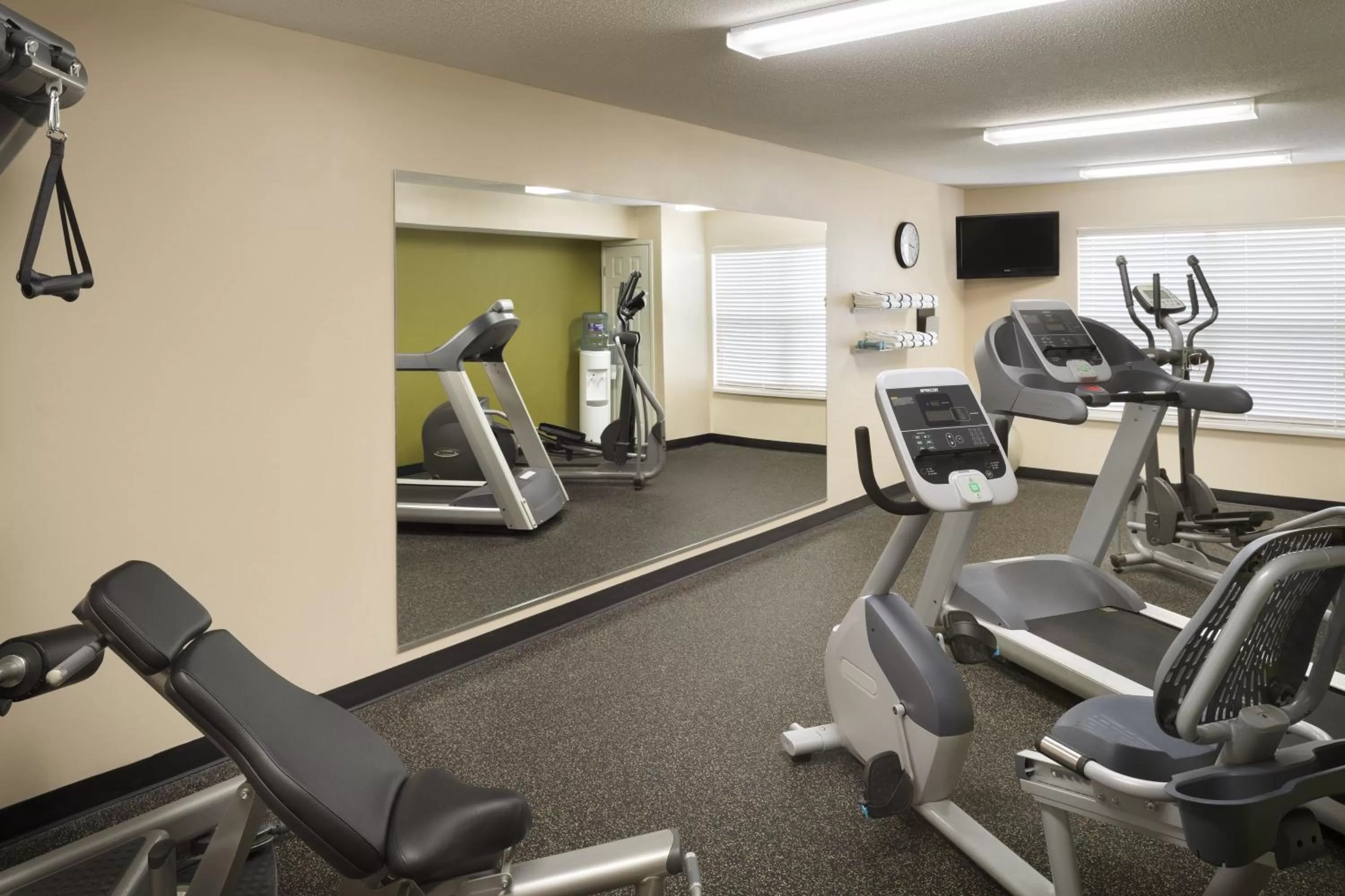 Fitness centre/facilities in Country Inn & Suites by Radisson, Grinnell, IA