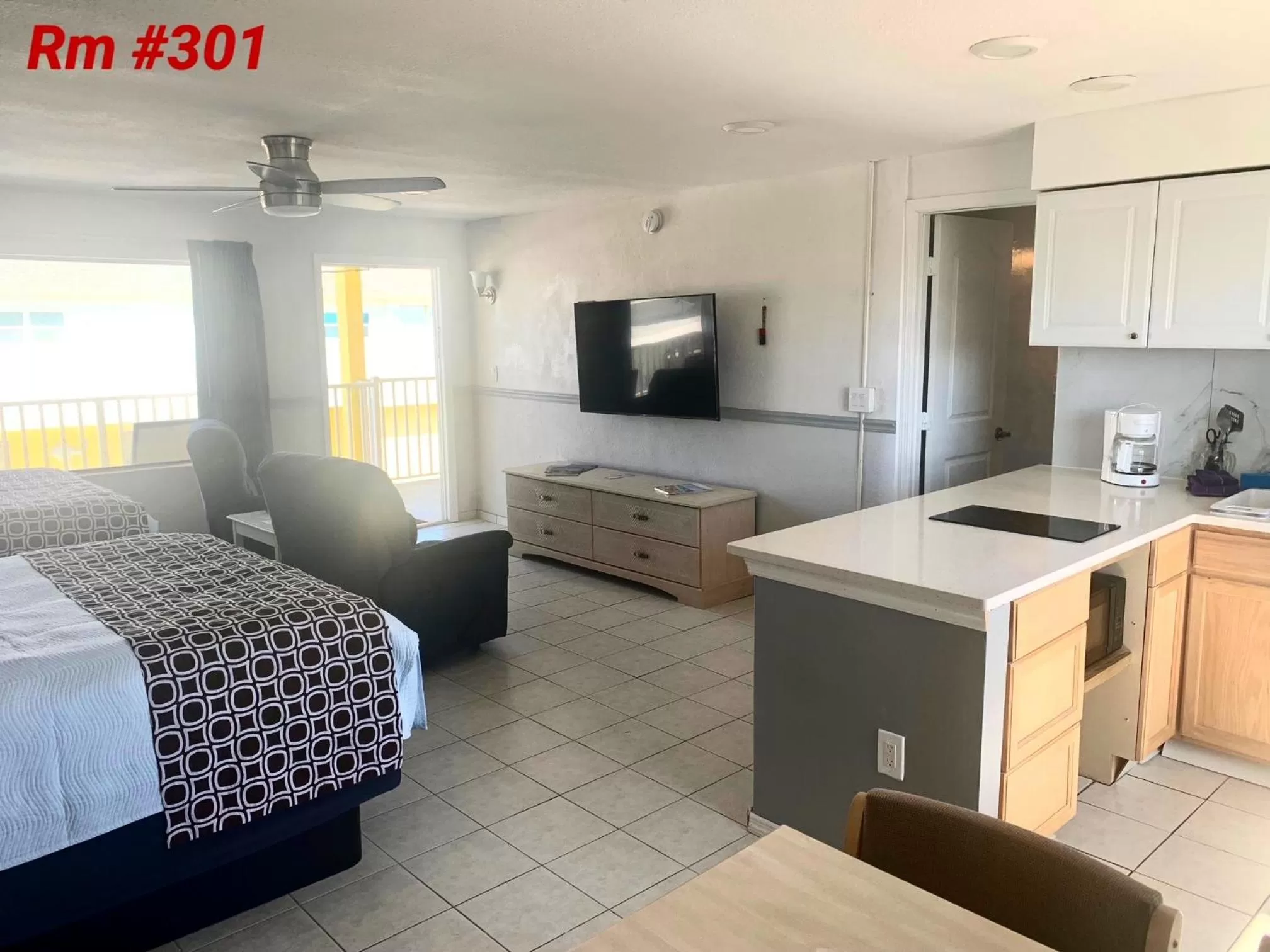 Bed in Sand Castle Motel