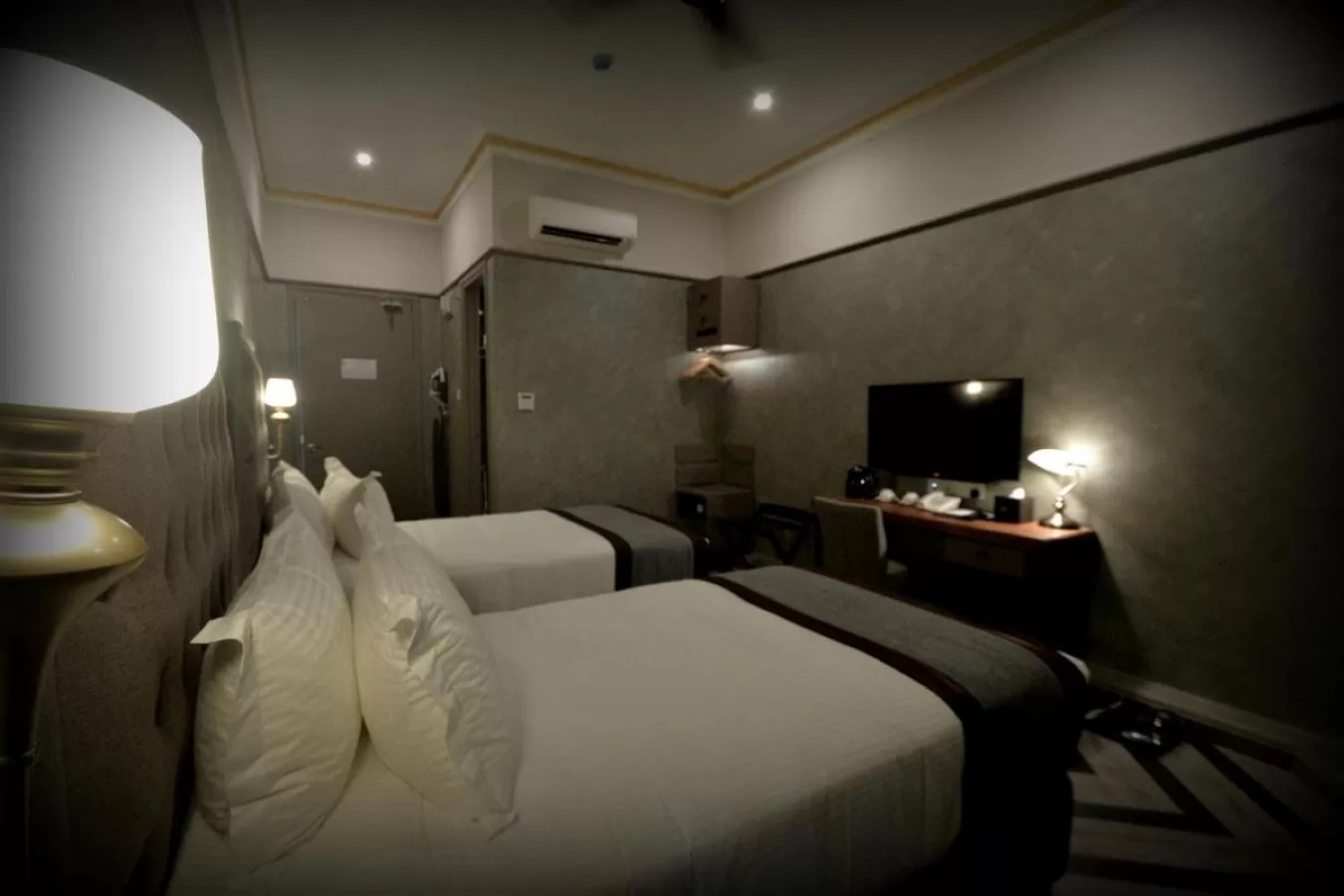 Photo of the whole room, Bed in 1969 Business Suites @ Ipoh Garden