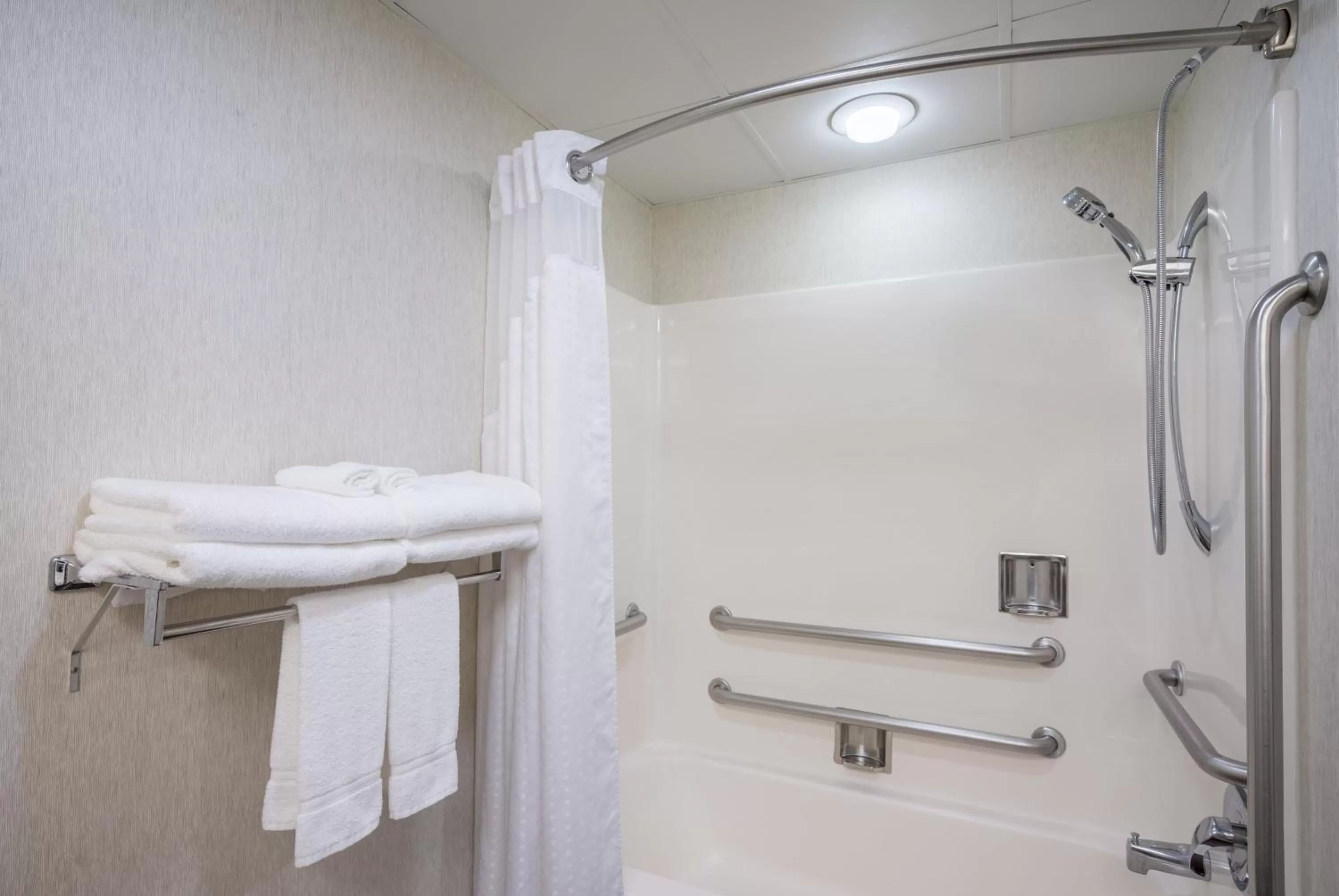 Bathroom in Holiday Inn Express Hanover by IHG