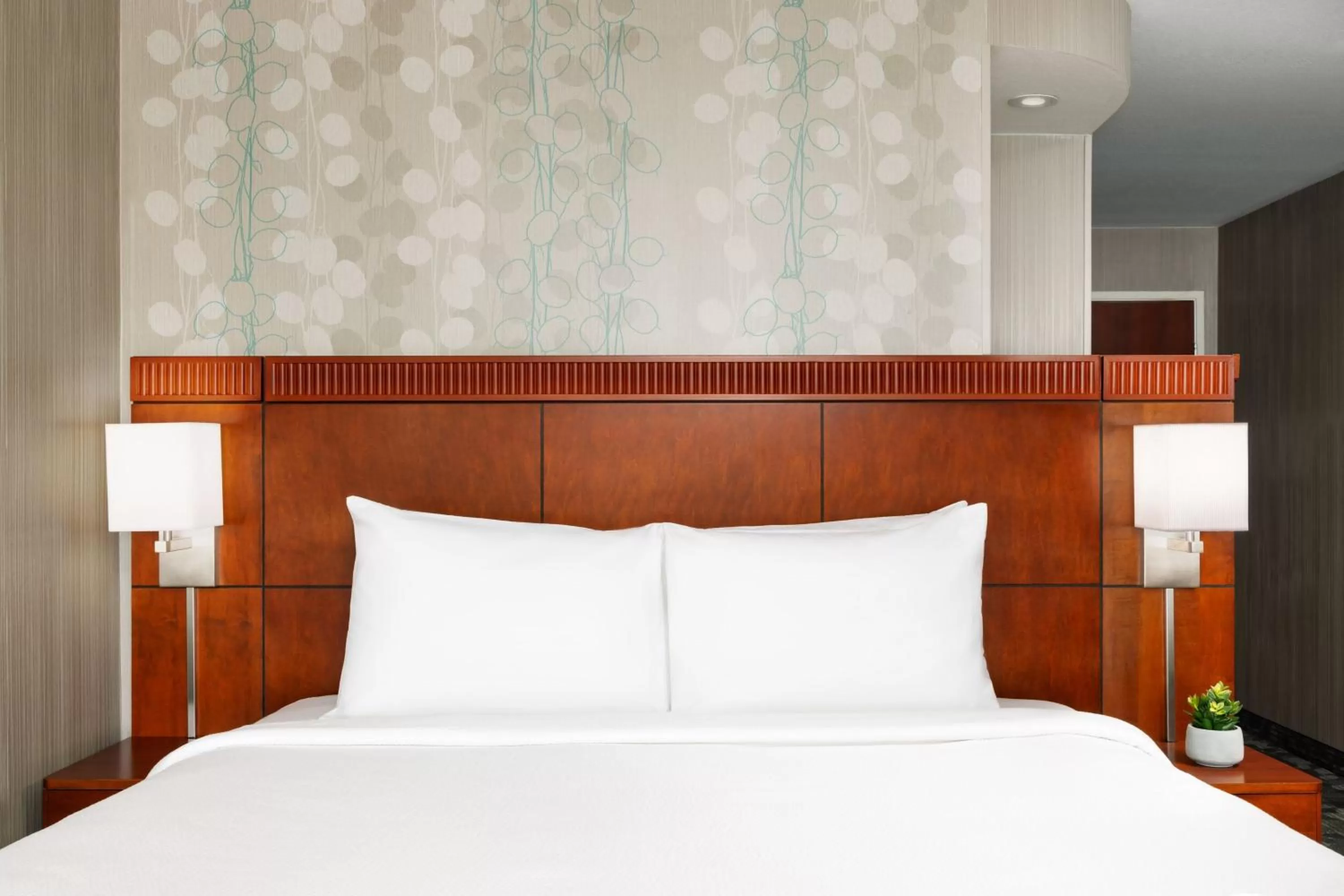 Photo of the whole room, Bed in Courtyard by Marriott Potomac Mills Woodbridge