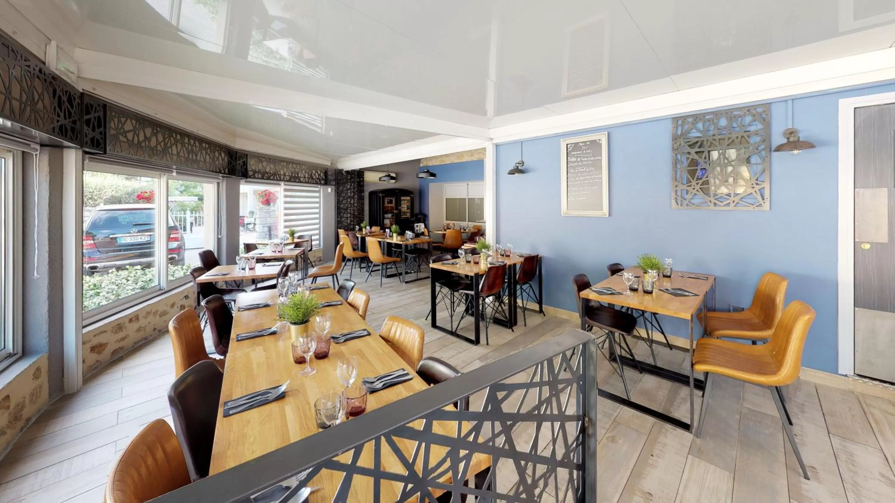 Restaurant/places to eat in Hotel Saint Germain