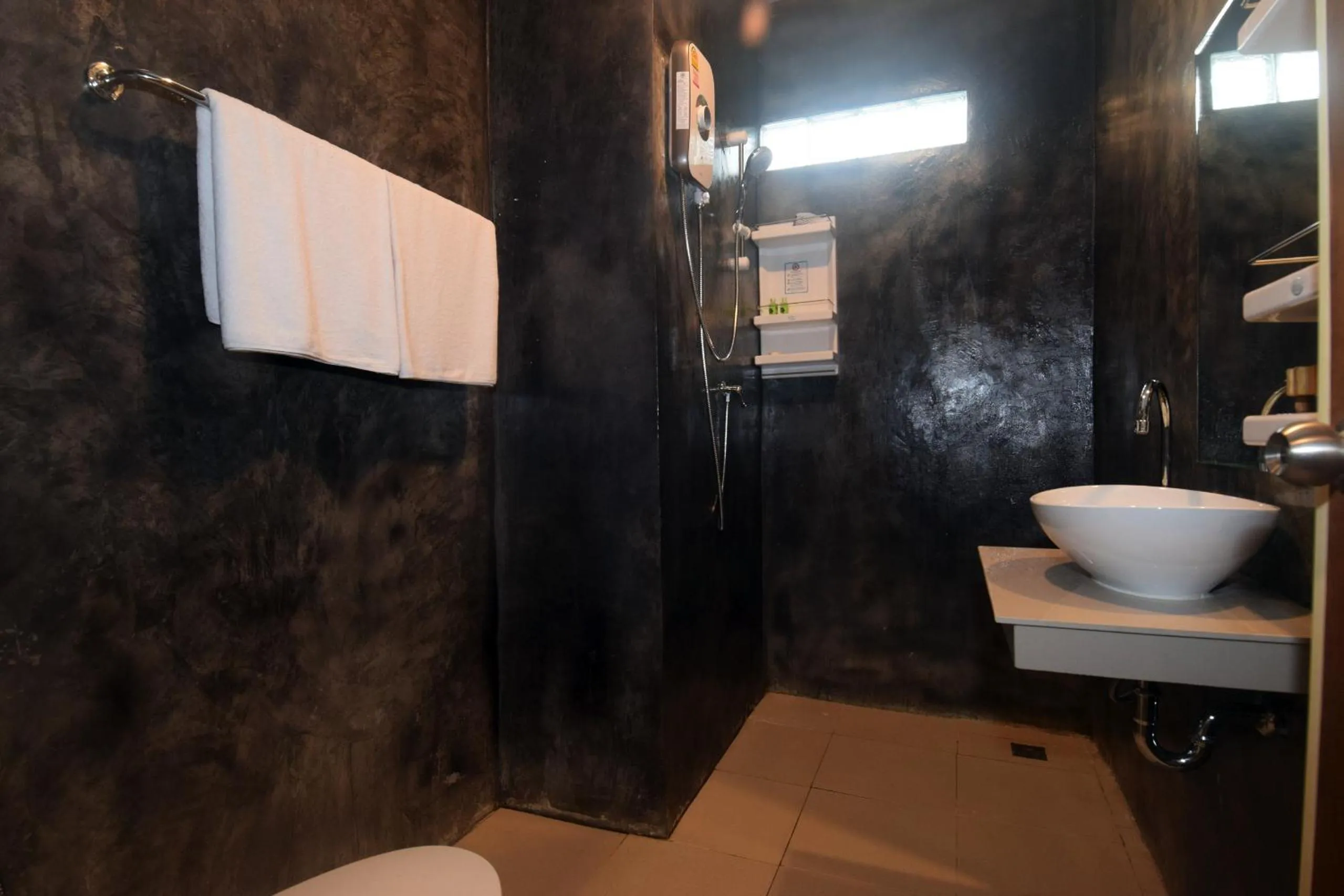 Bathroom in BaanPhong Lanta