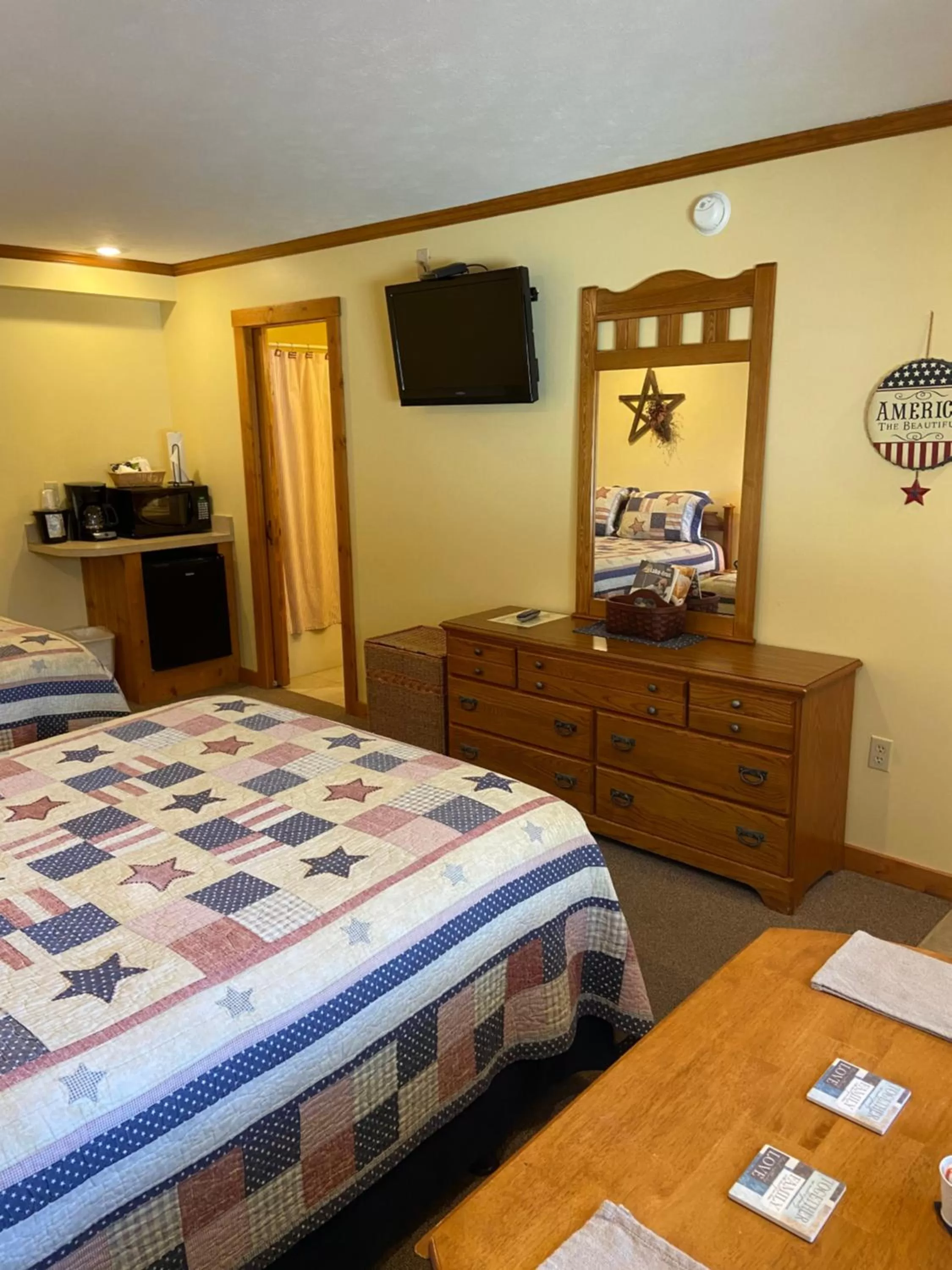 TV and multimedia, Bed in The Garrett Inn