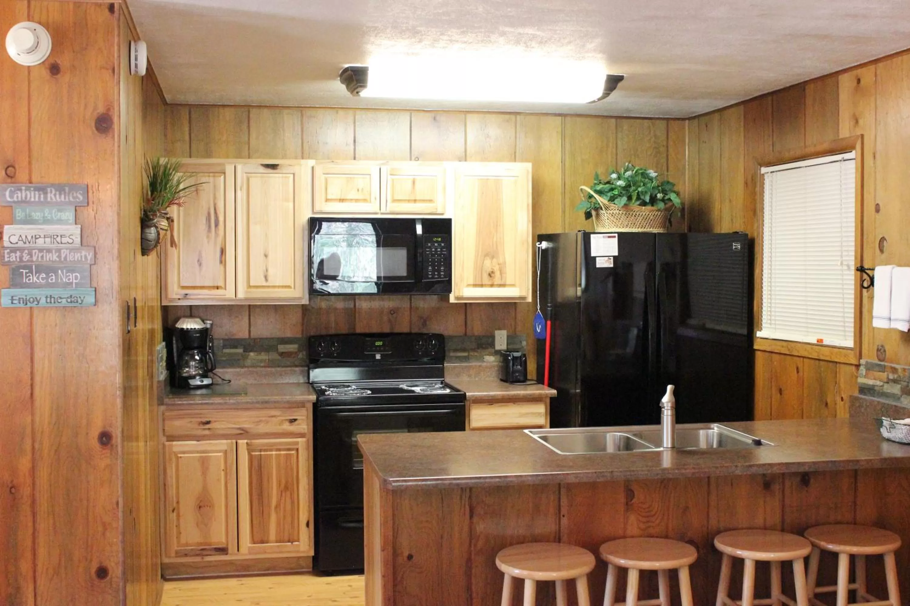 Kitchen/Kitchenette in Copper King Lodge