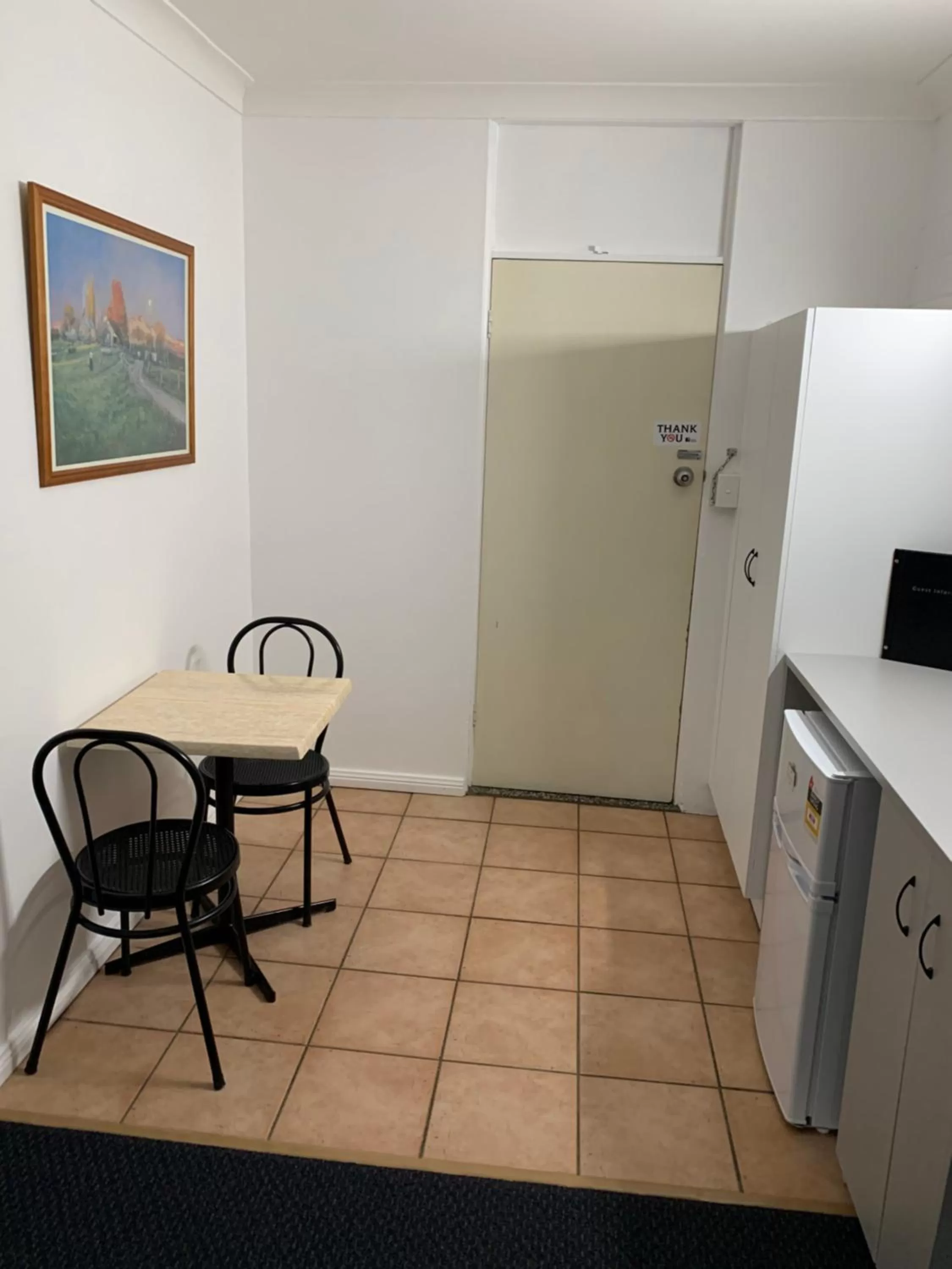 Kitchen or kitchenette in Glen Innes Motel
