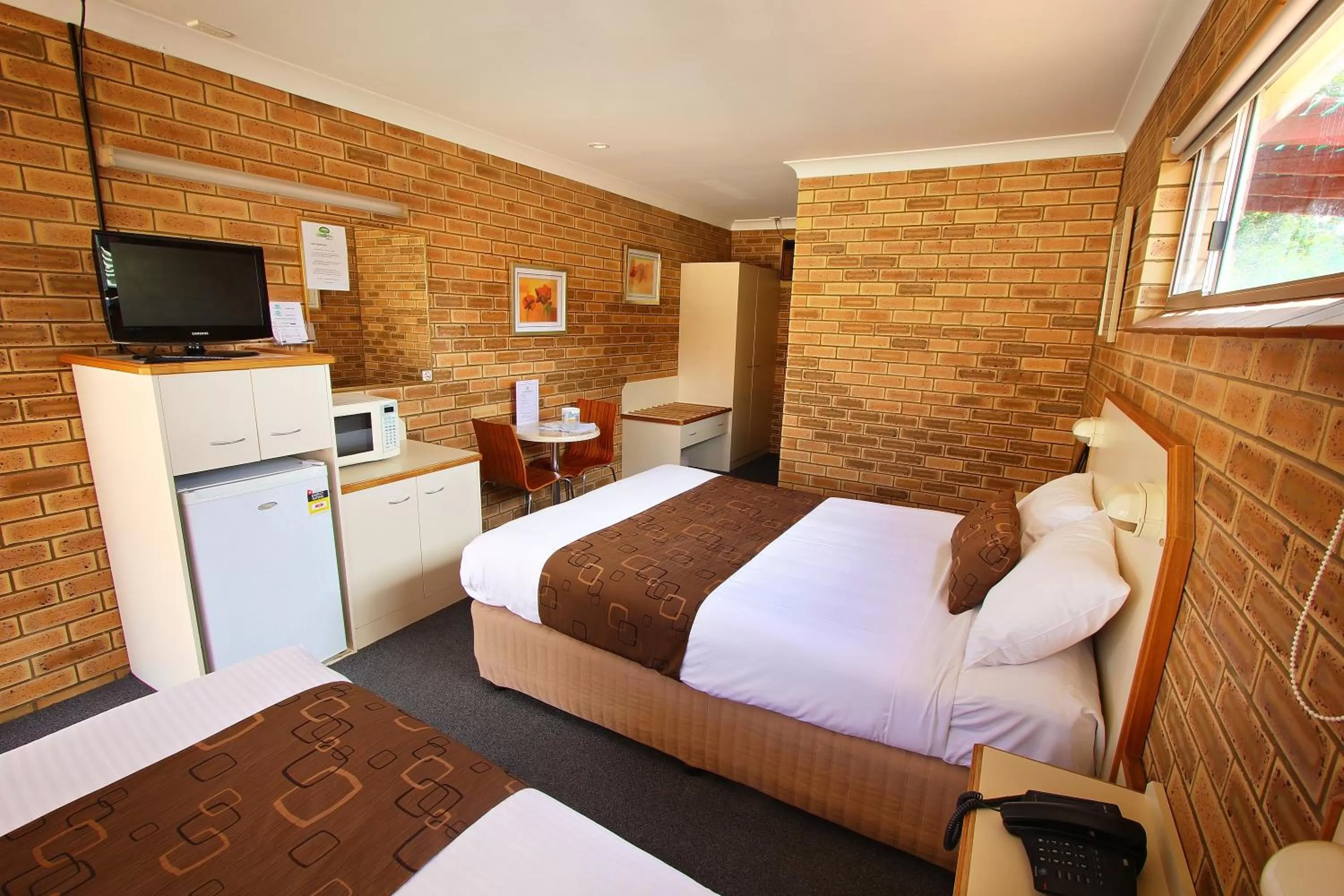 Photo of the whole room in Garden City Motor Inn