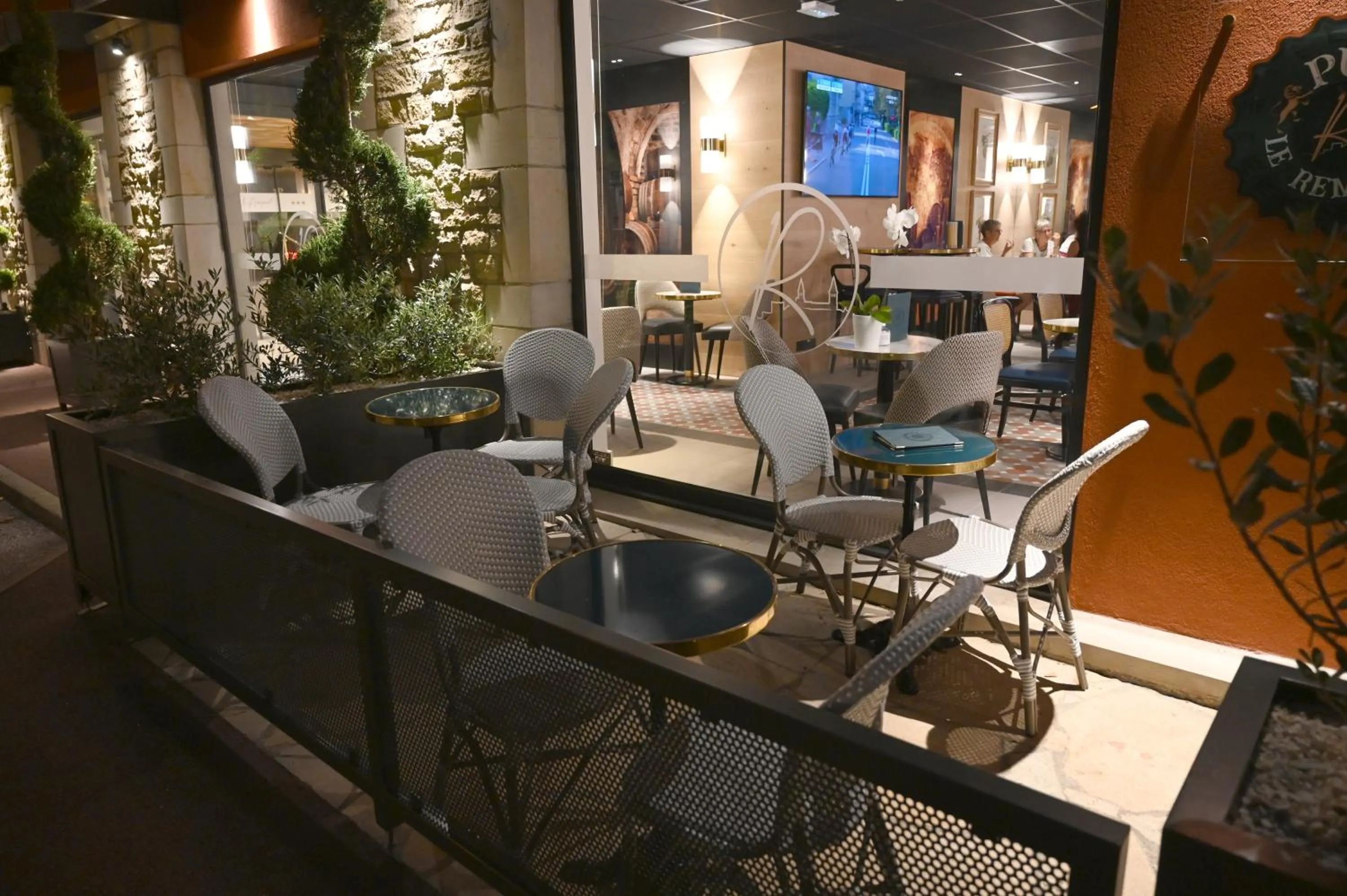 Lounge or bar in Hôtel Le Rempart