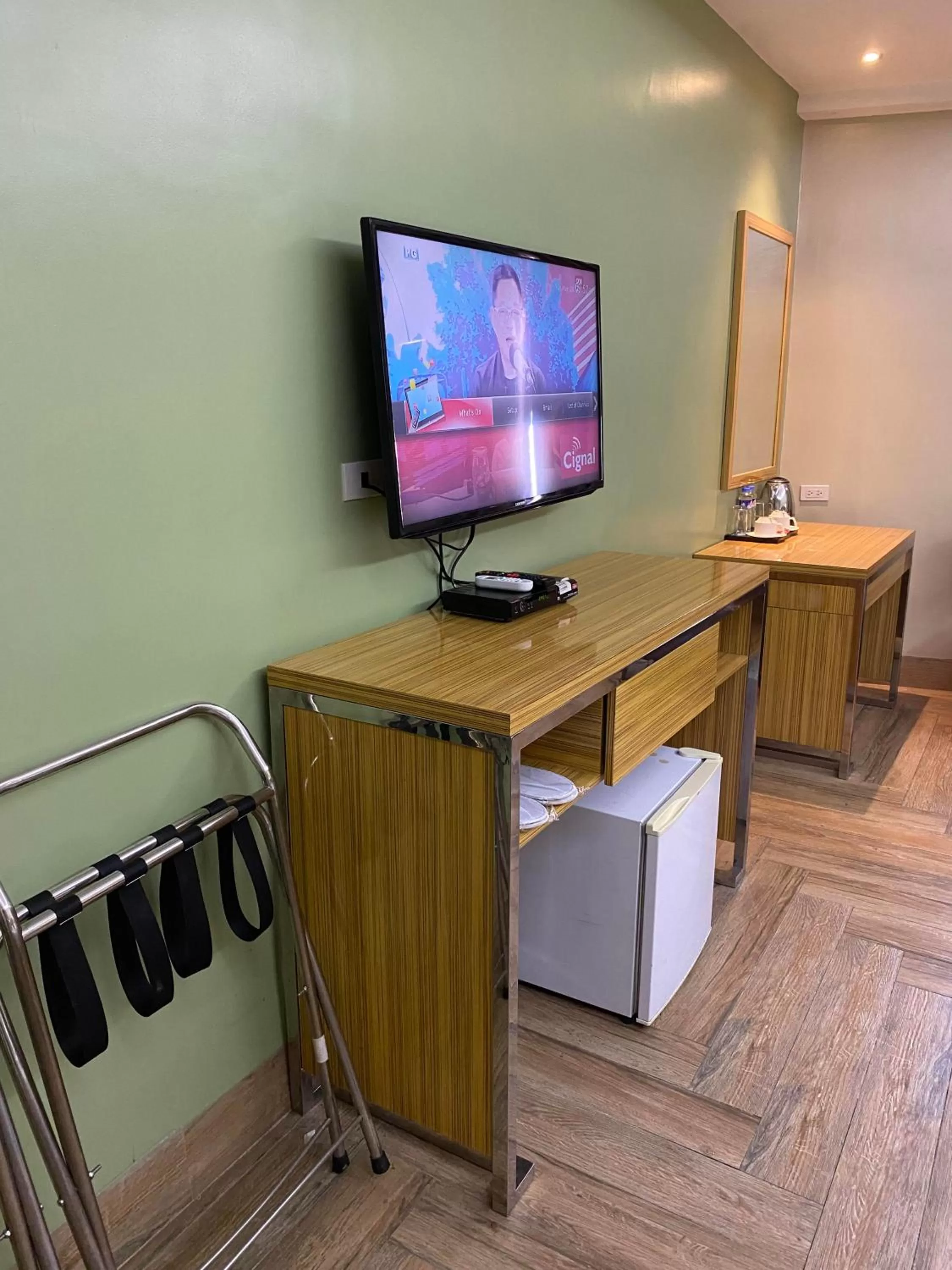 TV and multimedia in Sun Star Grand Hotel