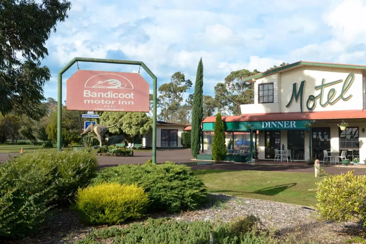 Property building in Bandicoot Motor Inn Hamilton