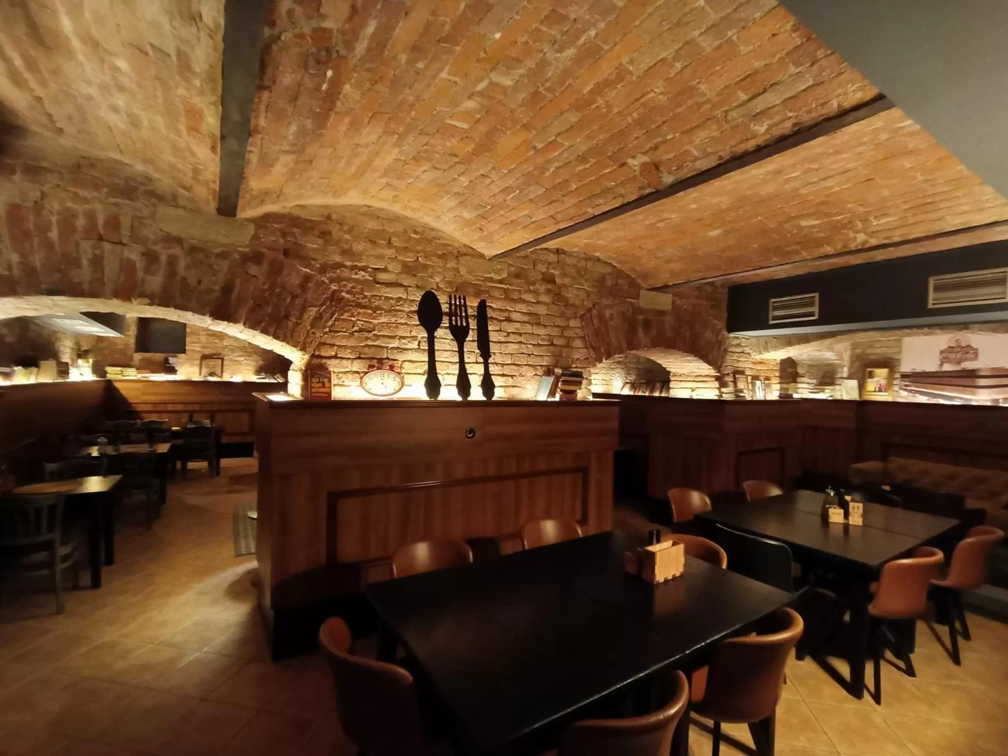 Restaurant/places to eat in MyWay