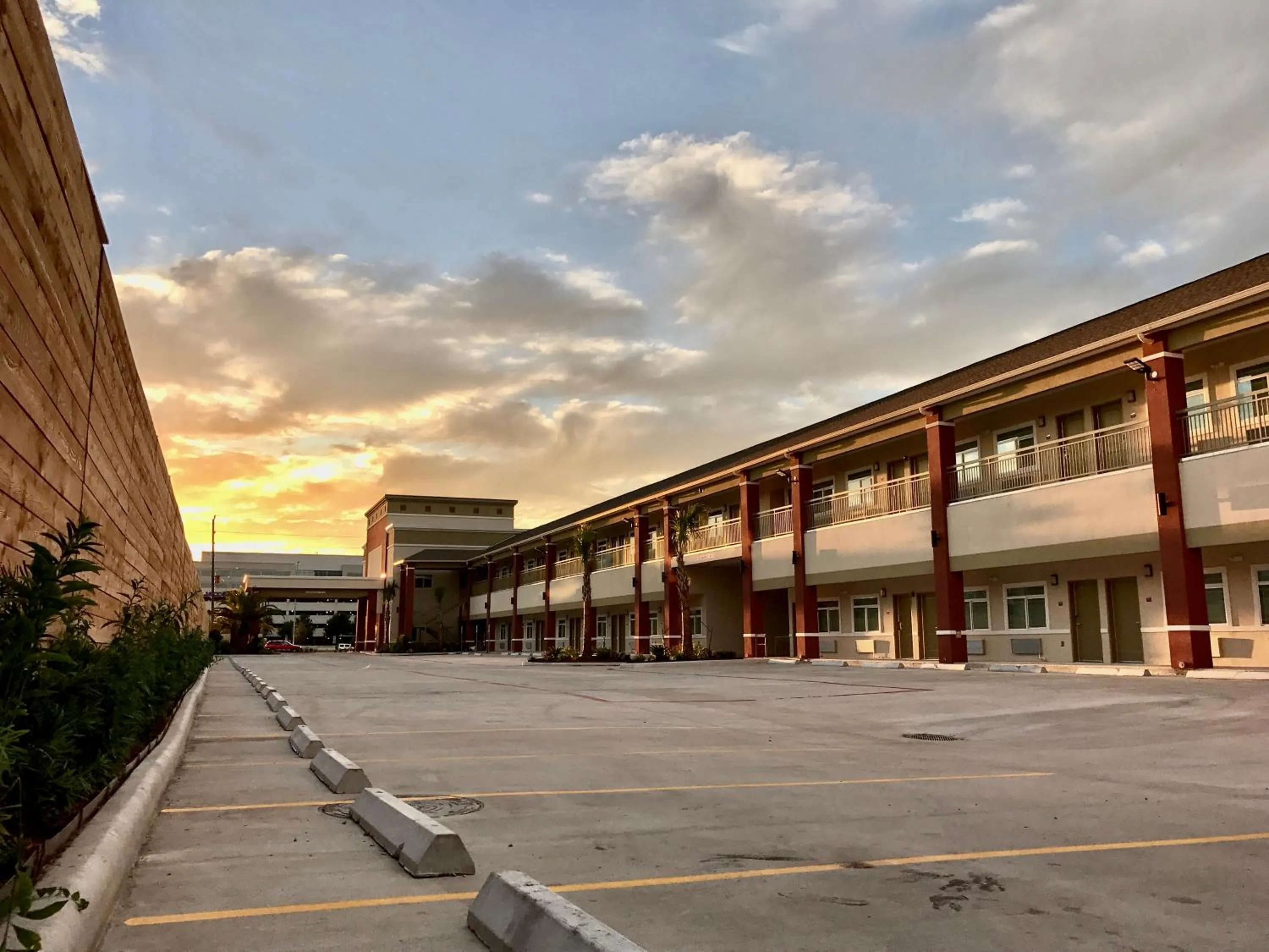 Property building in Grand Villa Inn and Suites Westchase/Chinatown