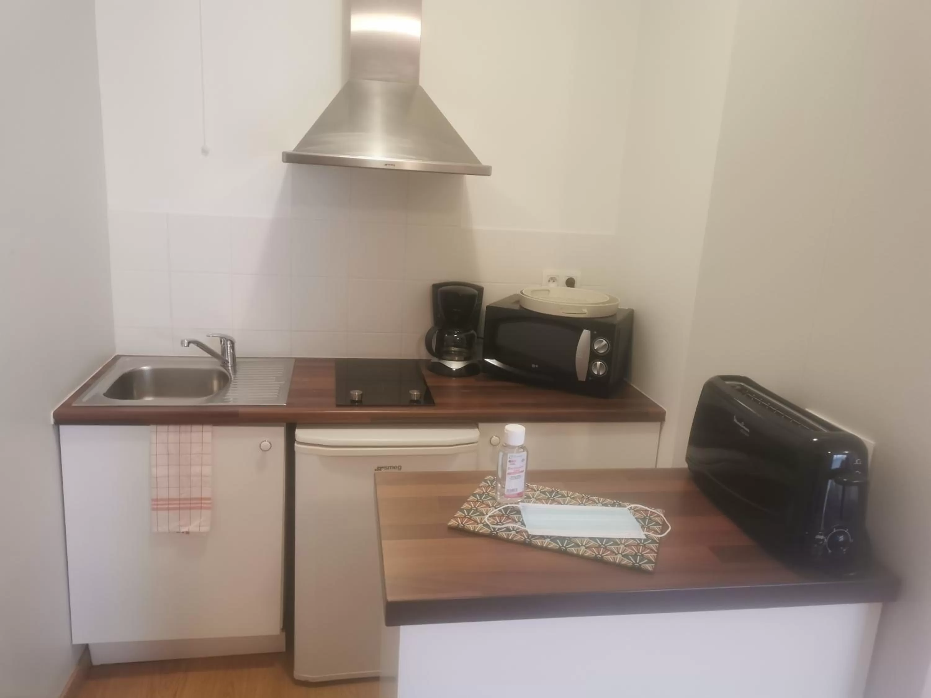 Kitchen or kitchenette, Kitchen/Kitchenette in Domitys Le Jardin des Lys