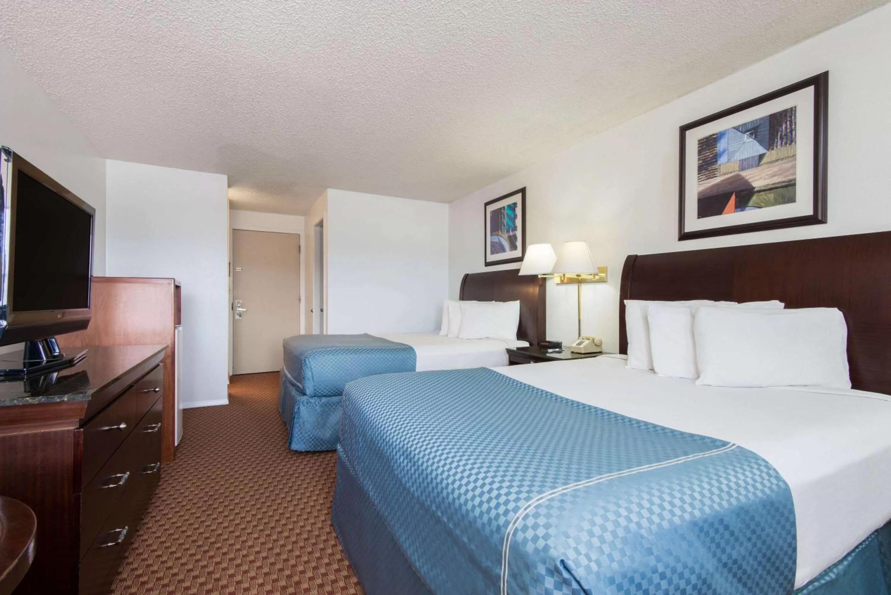 Photo of the whole room, Bed in Travelodge by Wyndham Laramie