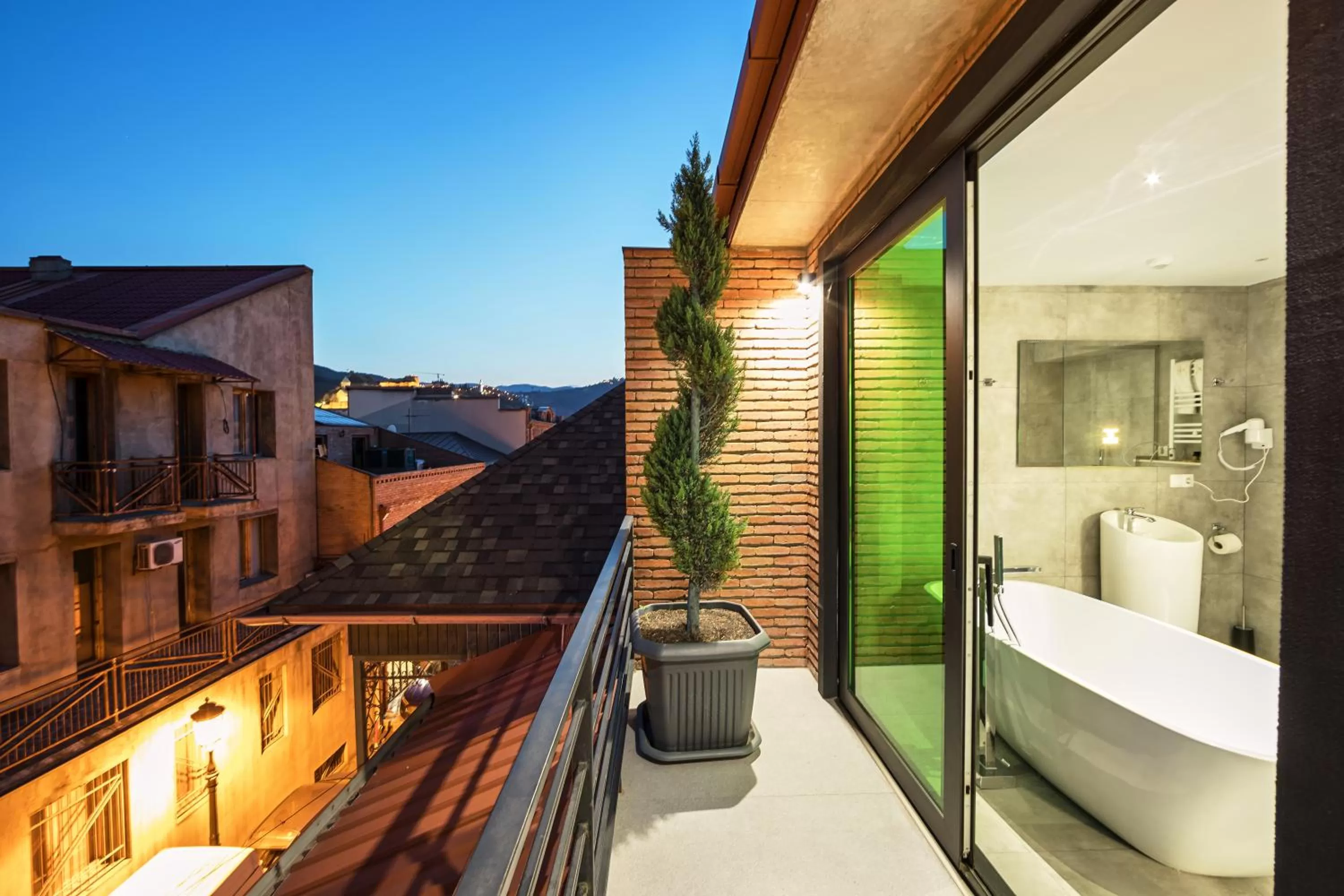 Bath in Mit Hotel Tbilisi