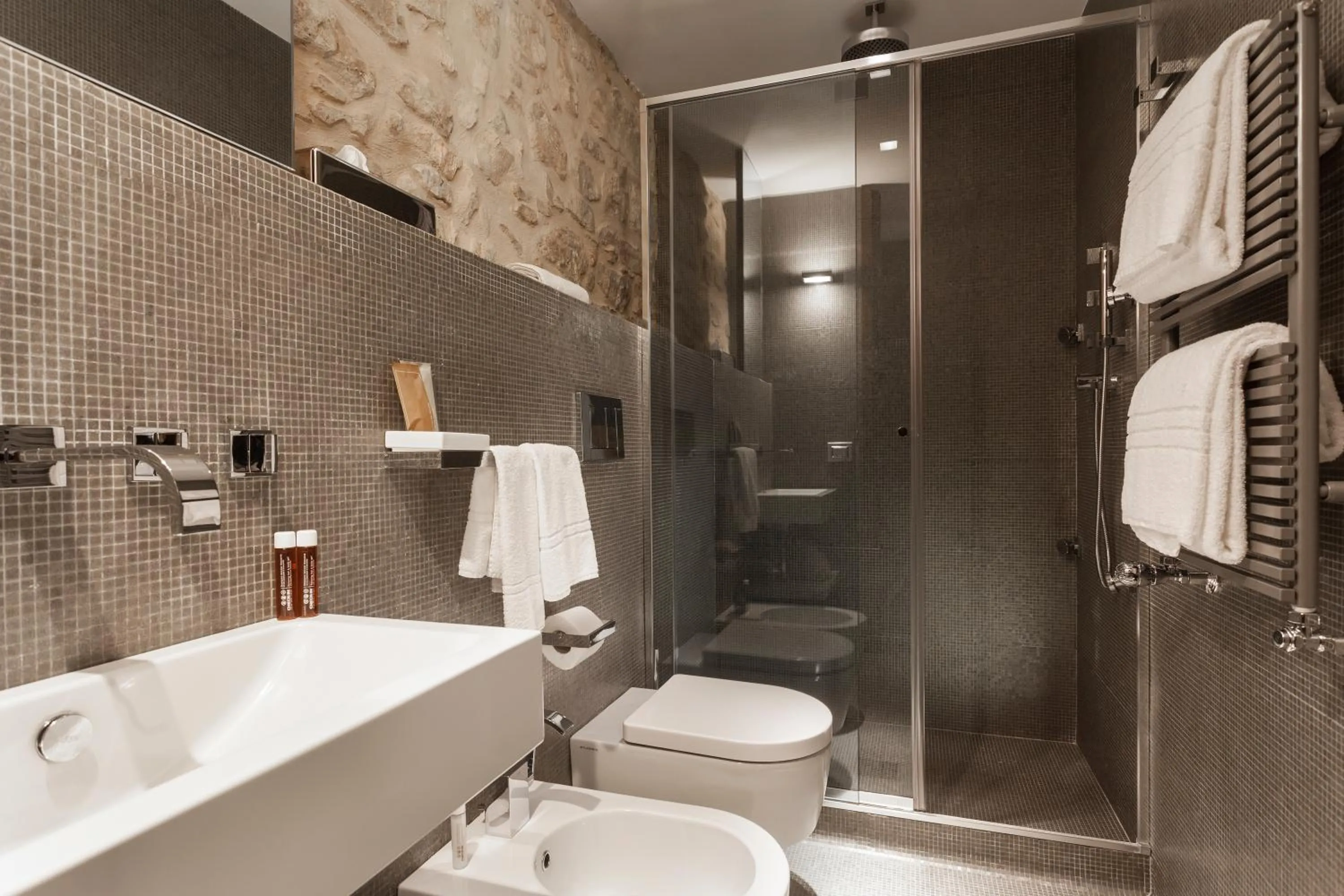 Shower in Villa Boscarino Boutique Hotel & Spa