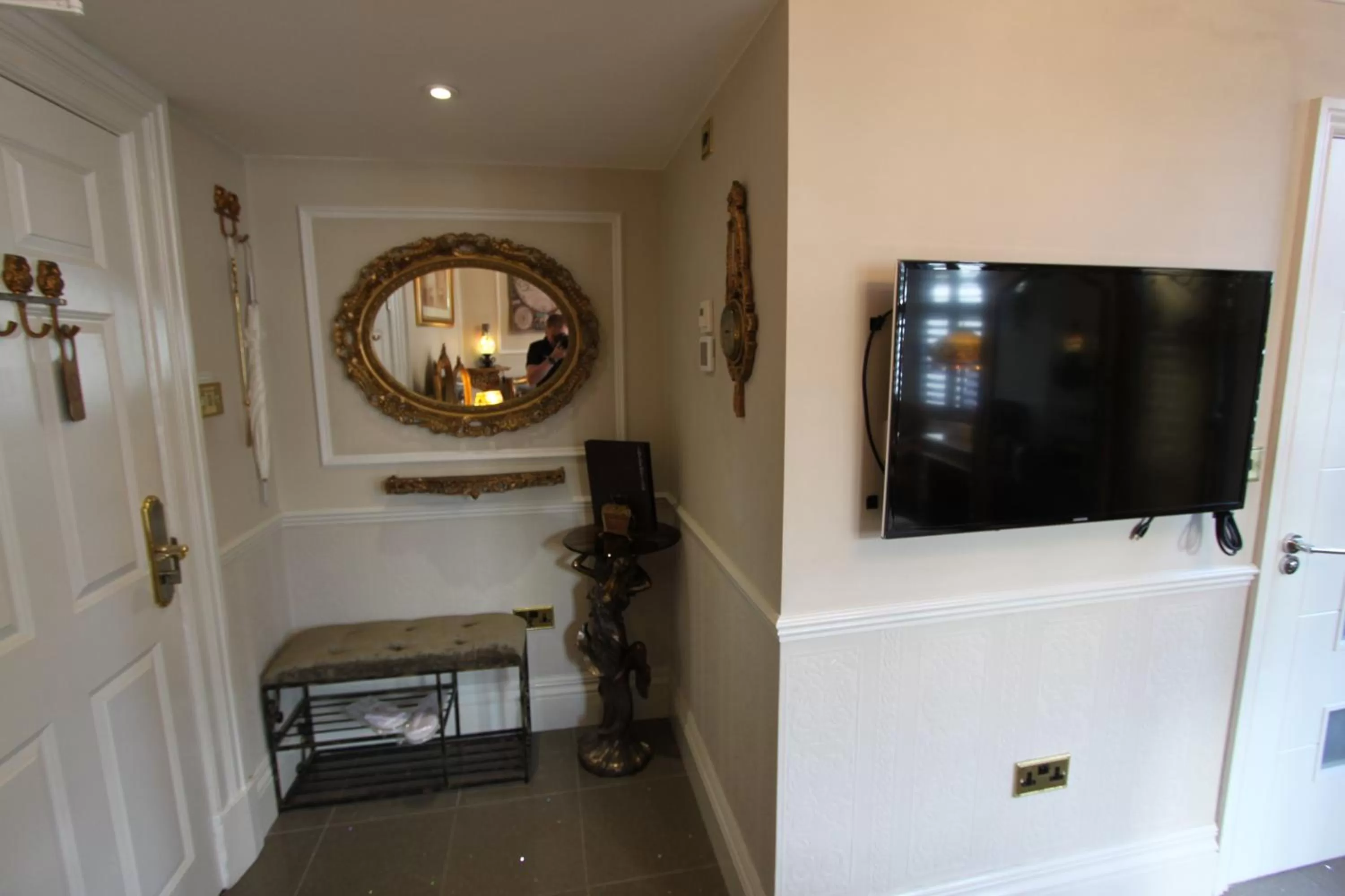 TV and multimedia in Tower Guest House