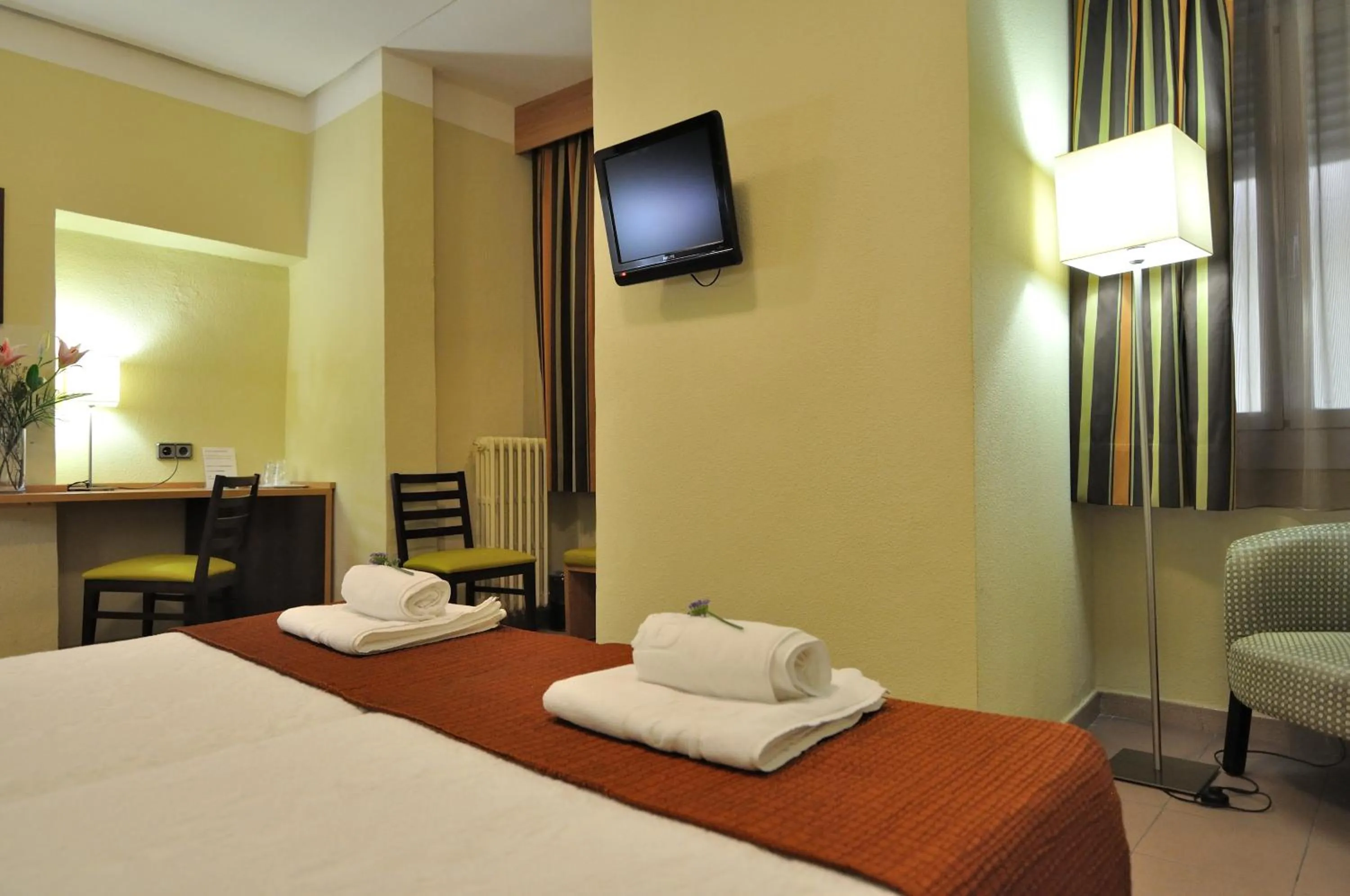 Bed in Hostal Ballesta