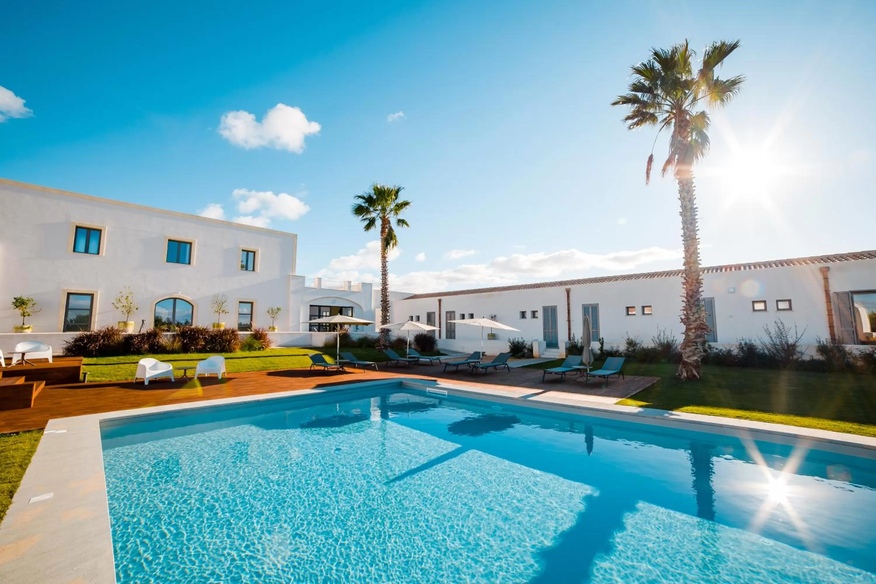 Swimming pool in Baglio Custera