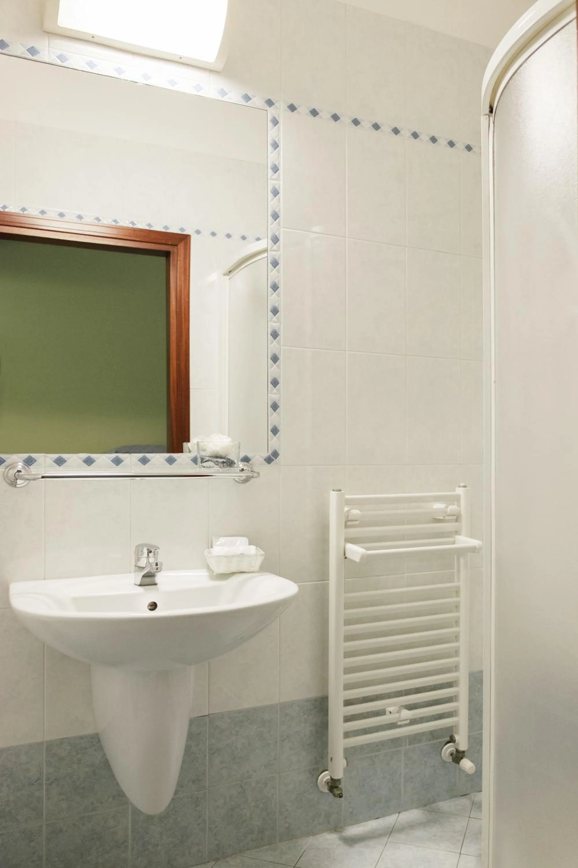 Shower in Hotel St Pierre