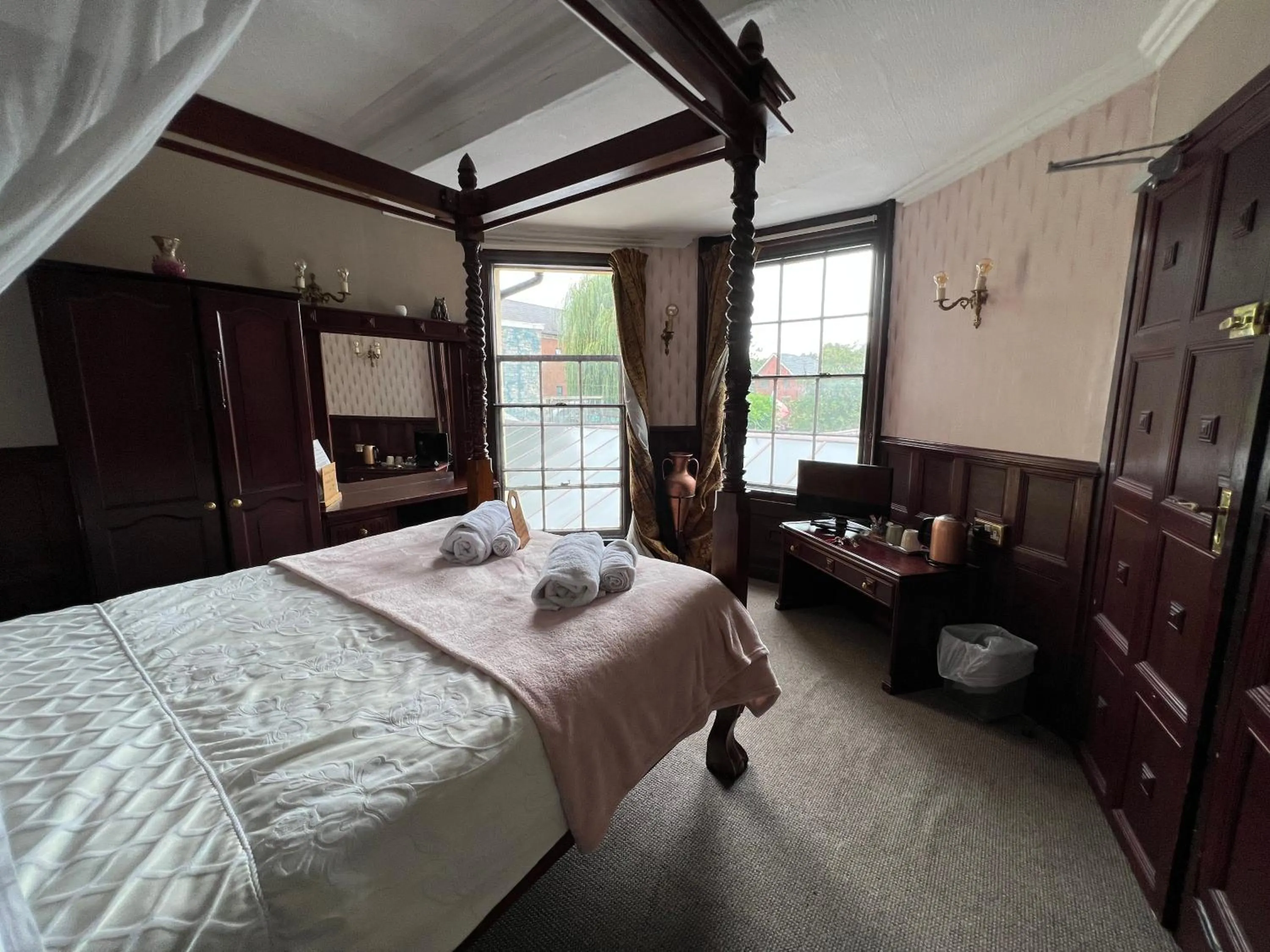 Bed in Georgian House Hotel