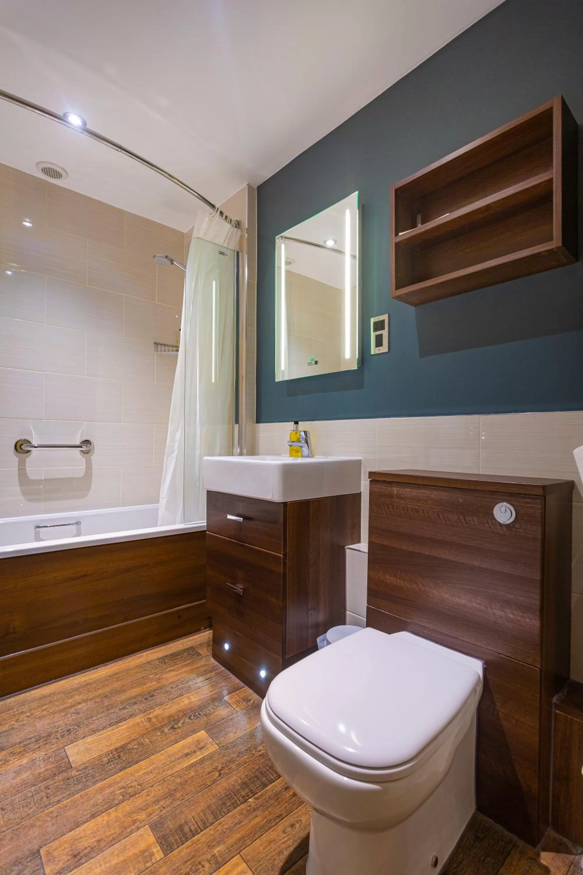 Bathroom in The White Hart Hotel, Boston, Lincolnshire - The Coaching Inn Group